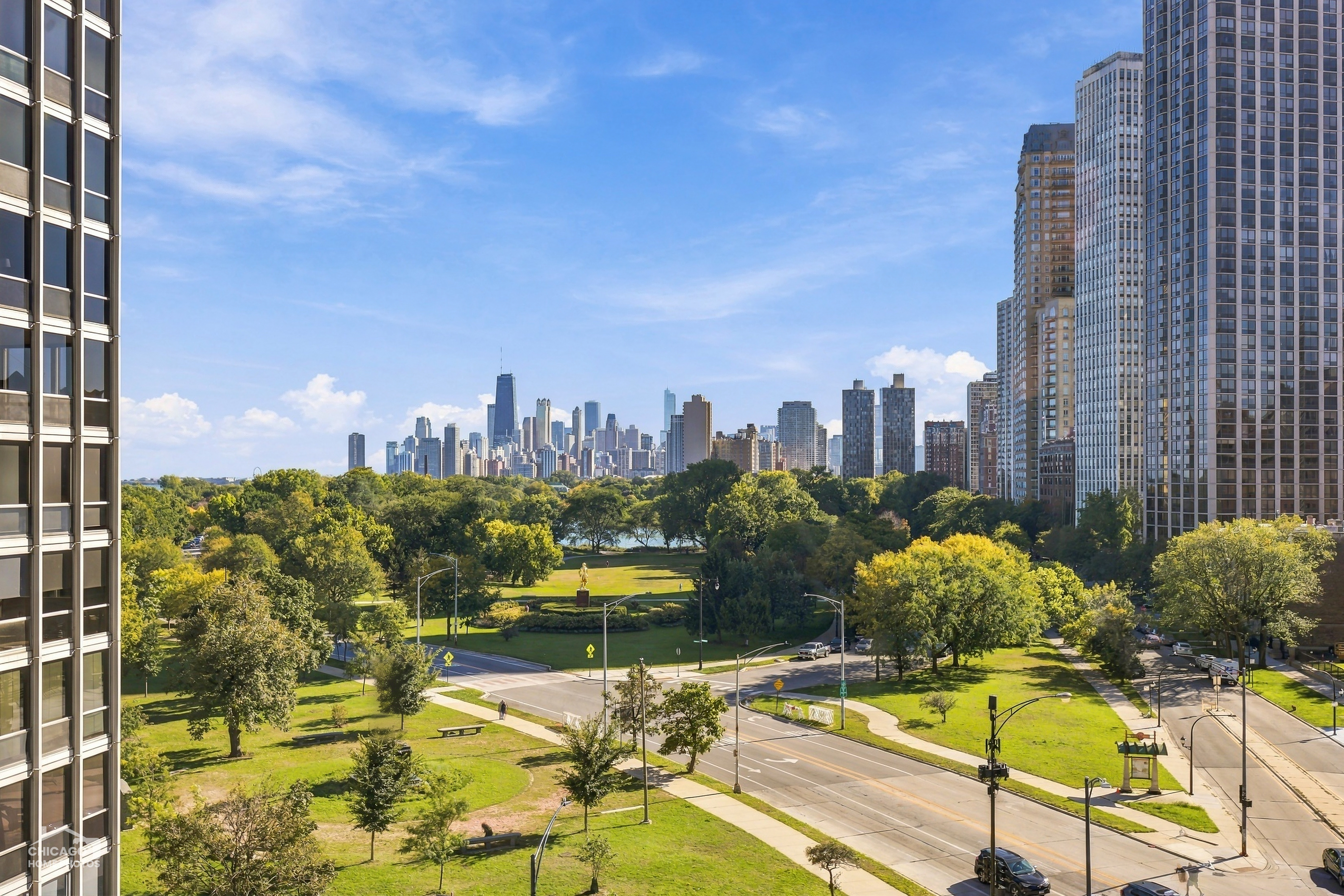  Gorgeous Views from Every Window in this Renovated, Corner Unit Condo - 物件實景
