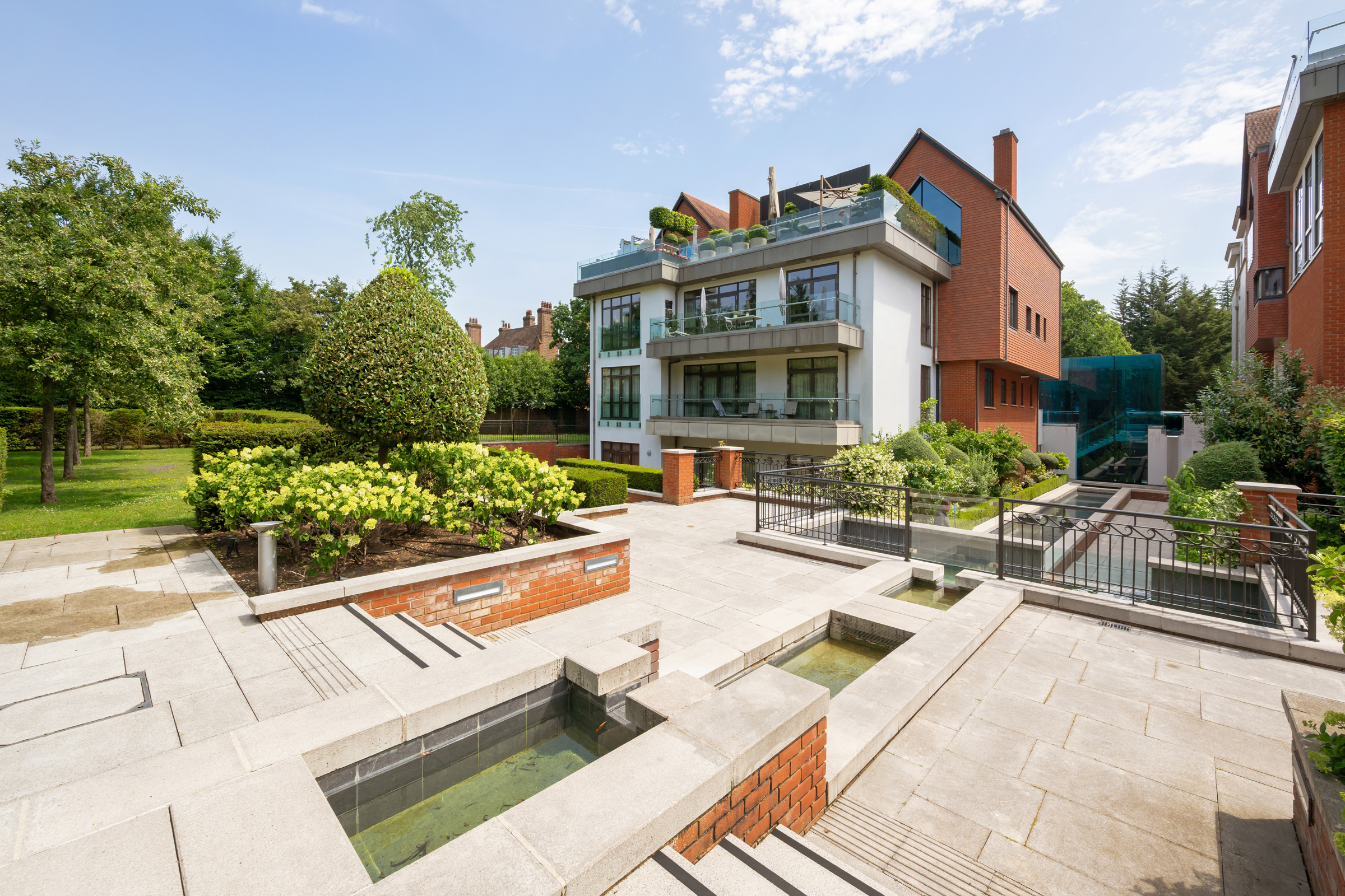  Expansive lateral apartment with private patio on The Bishops Avenue - 物件實景