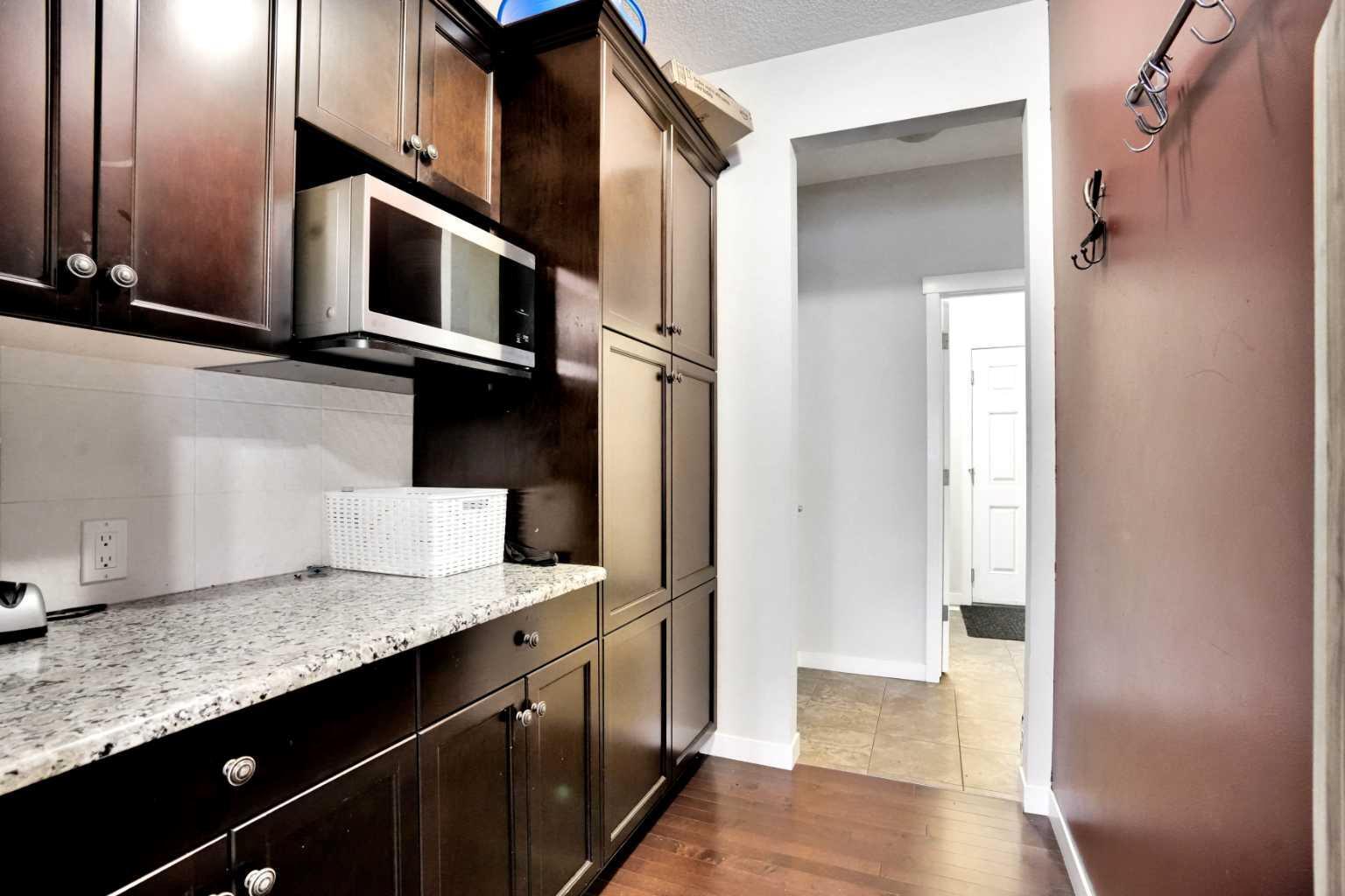 CALGARY, Alberta, T2X 0J7, CA, 3 Bedrooms Bedrooms, ,3 BathroomsBathrooms,Residential,For Sale,1906962
