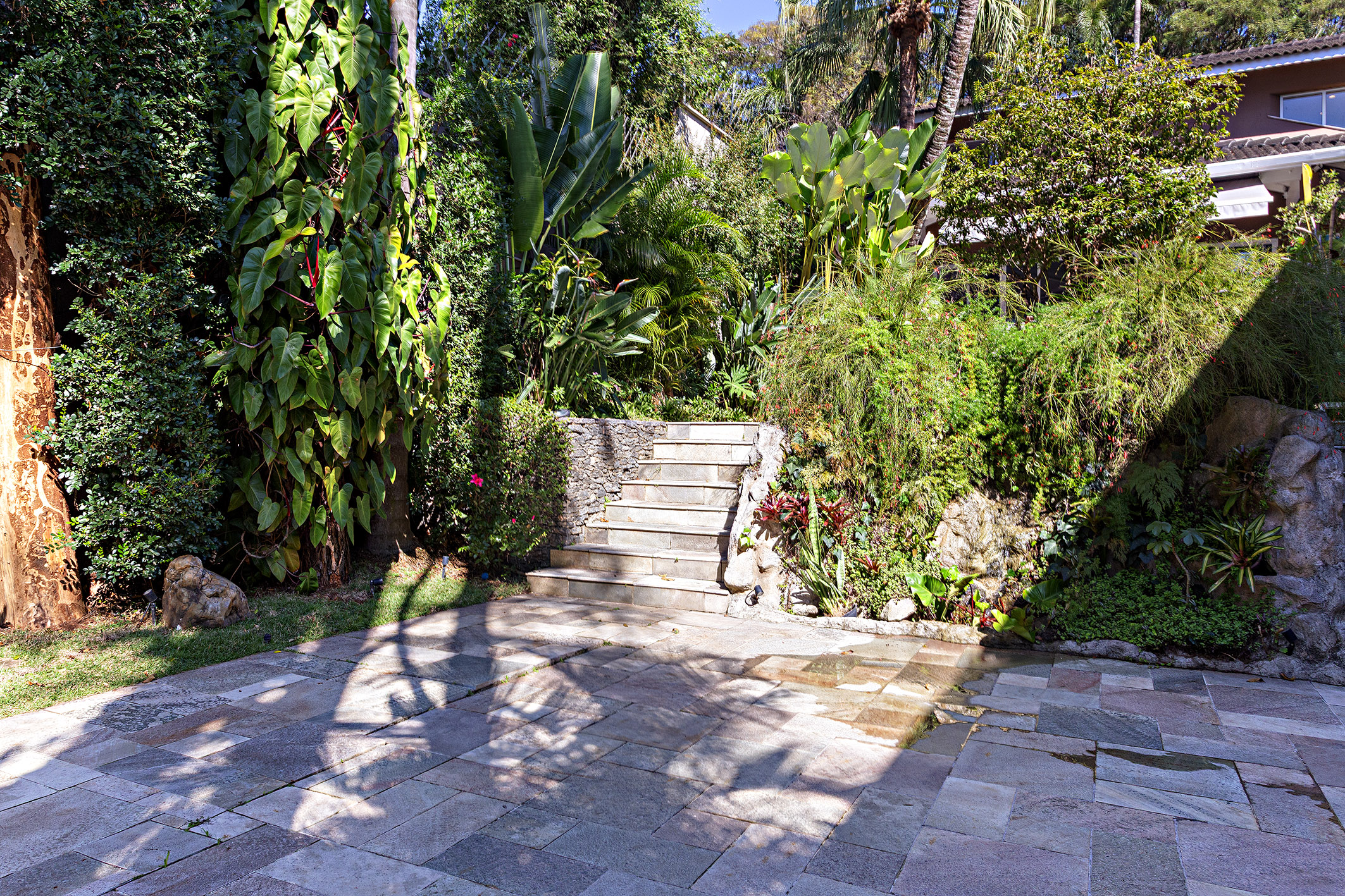  Family Residence with Garden and Pool near Parque do Cordeiro - 物件實景