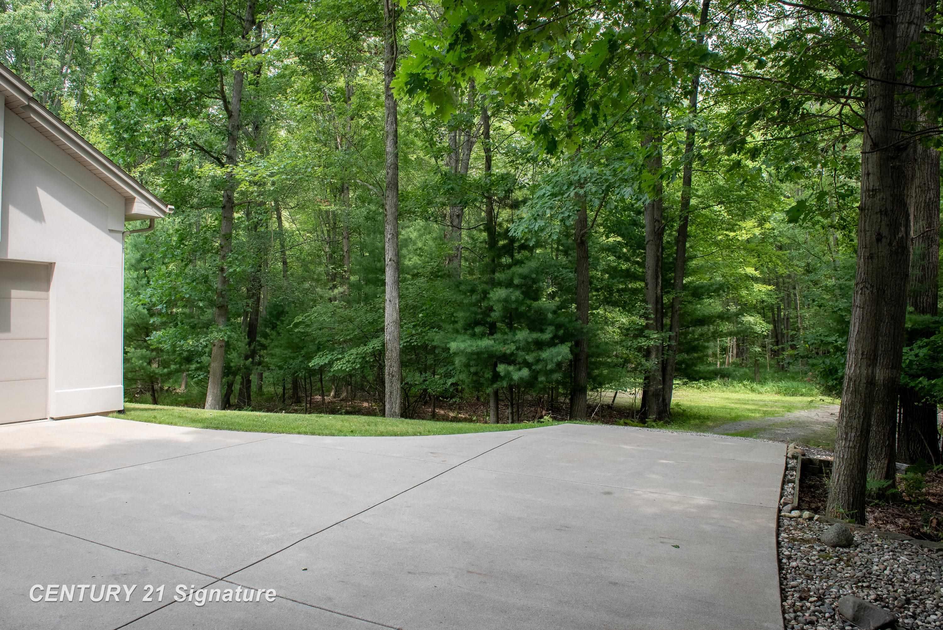 Midland, Michigan, 48642, United States, 4 Bedrooms Bedrooms, ,5 BathroomsBathrooms,Residential,For Sale,2019311
