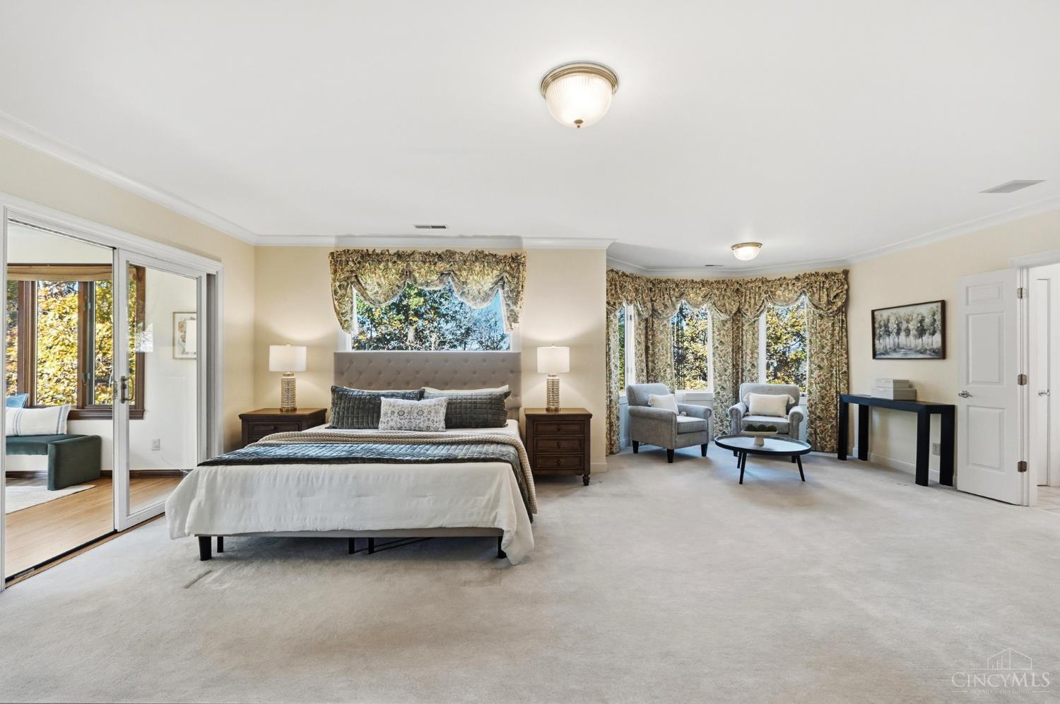 Anderson Twp, Ohio, 45230, United States, 5 Bedrooms Bedrooms, ,6 BathroomsBathrooms,Residential,For Sale,1988245