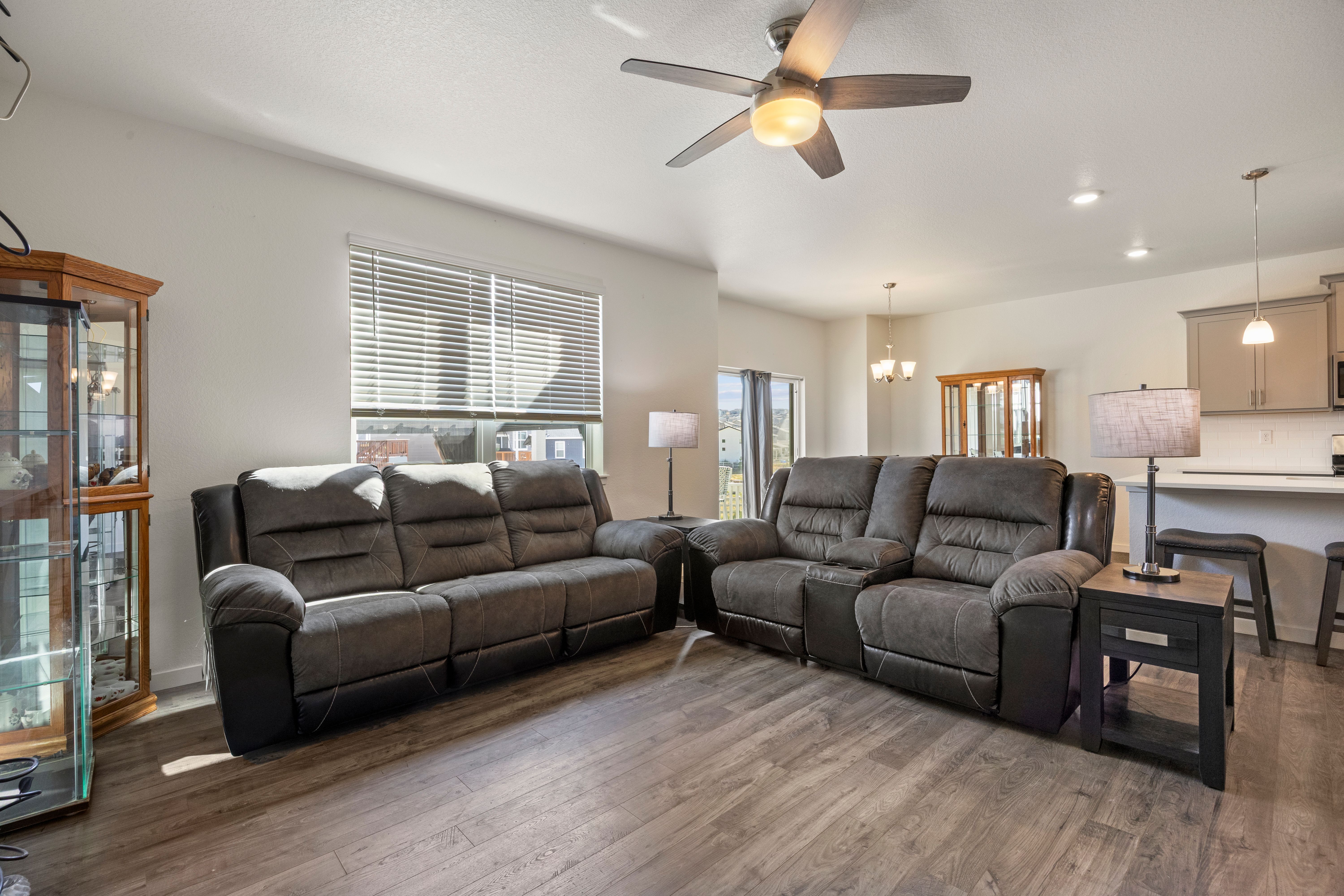  Perfect Blend of Modern Style, Functionality, and Mesa Views - 物件實景