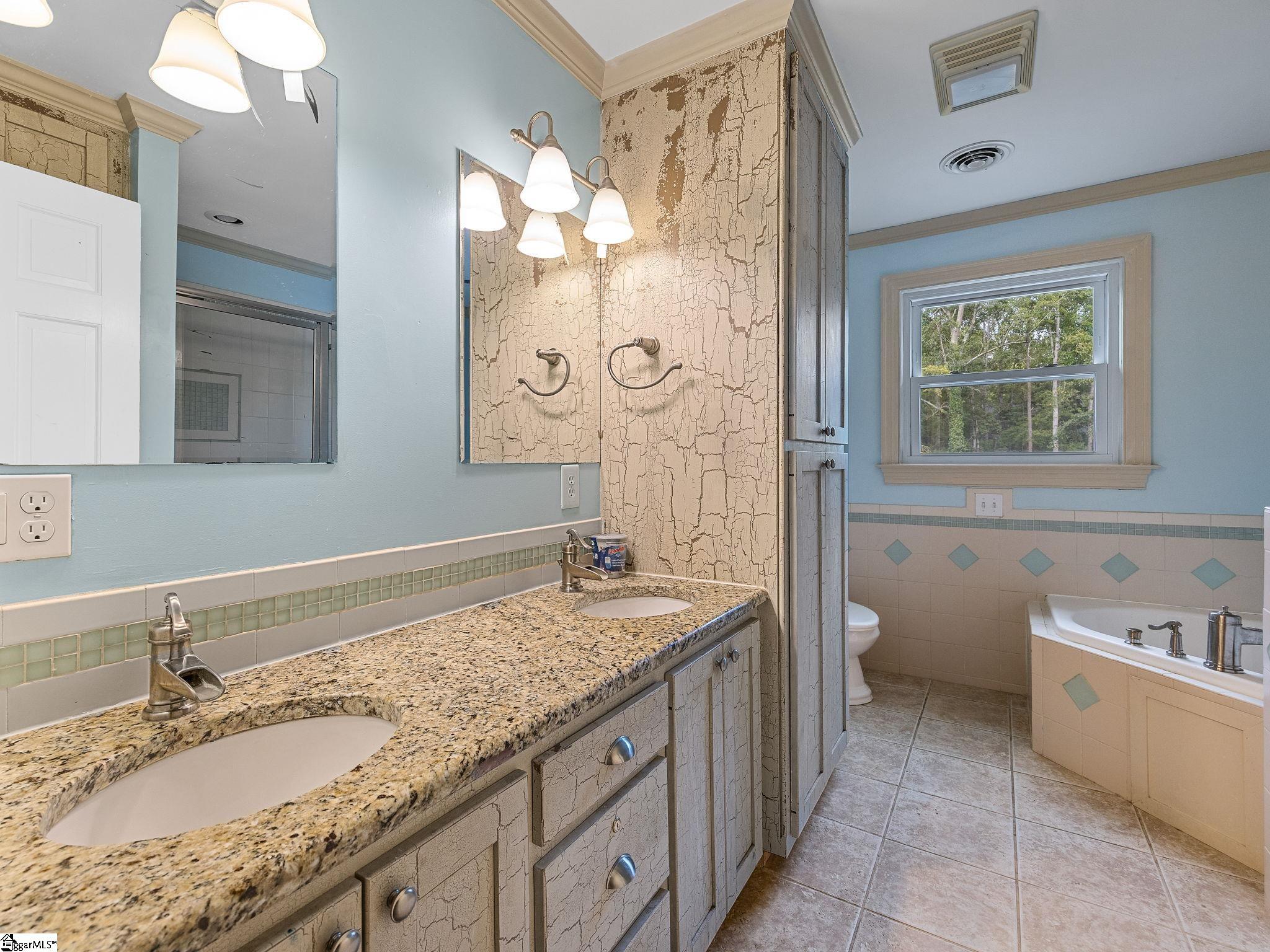 Spartanburg, South Carolina, 29301, United States, 4 Bedrooms Bedrooms, ,3 BathroomsBathrooms,Residential,For Sale,1950138