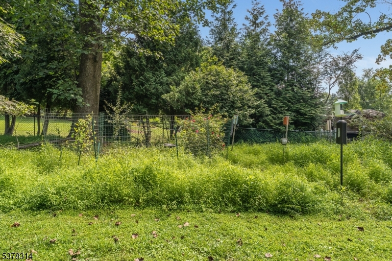 Raritan Twp., New Jersey, 08822, United States, 3 Bedrooms Bedrooms, ,2 BathroomsBathrooms,Residential,For Sale,1917160