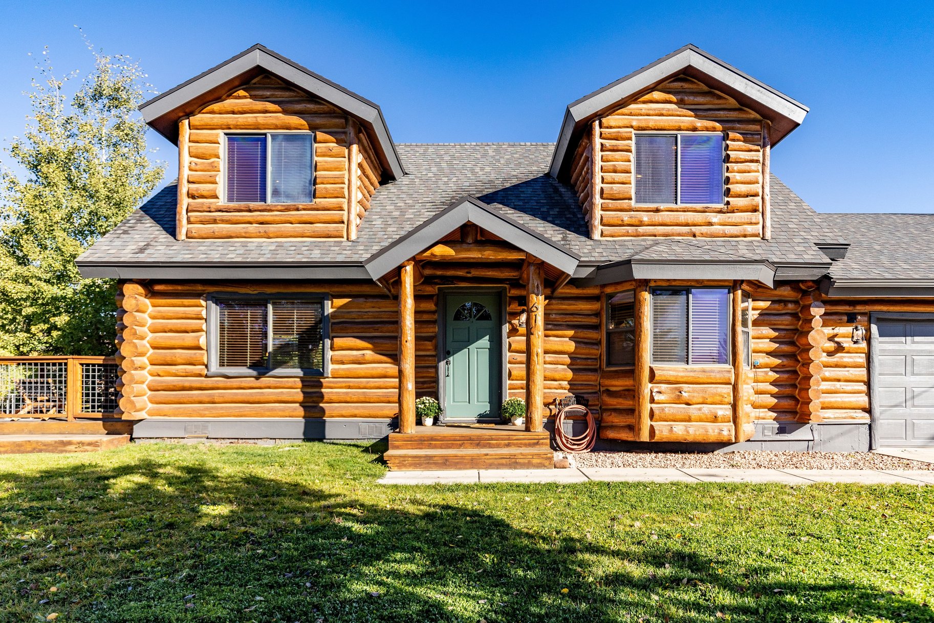  Easy Mountain Living, Made for Real Life: Log Warmth, Mountain Views, Flat Lot - 物件實景