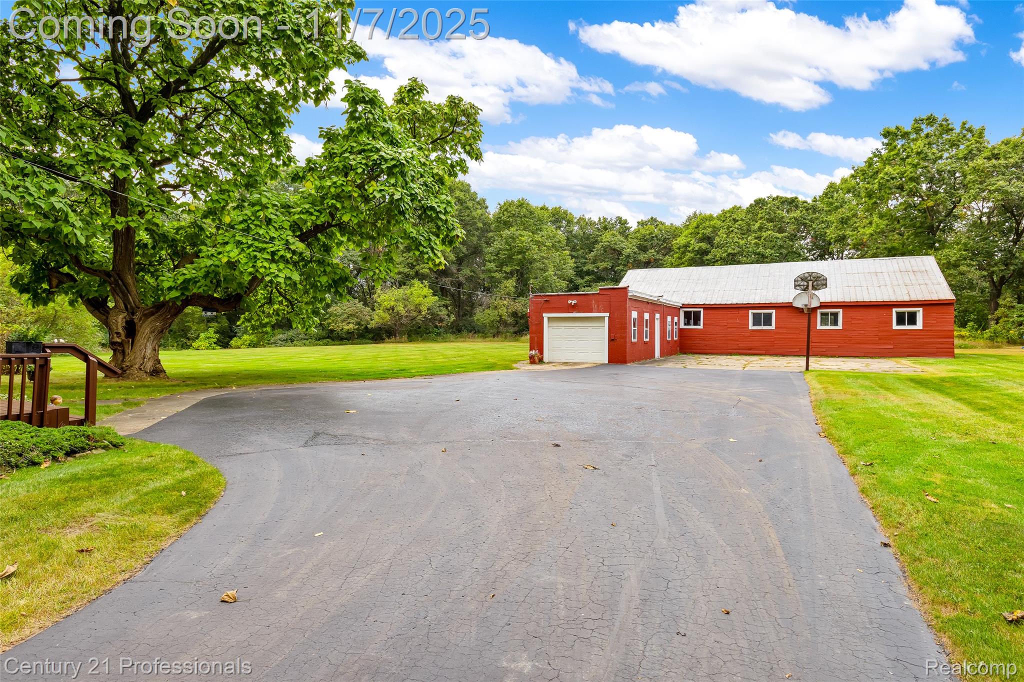 Clarkston, Michigan, 48348, United States, 4 Bedrooms Bedrooms, ,2 BathroomsBathrooms,Residential,For Sale,1987111