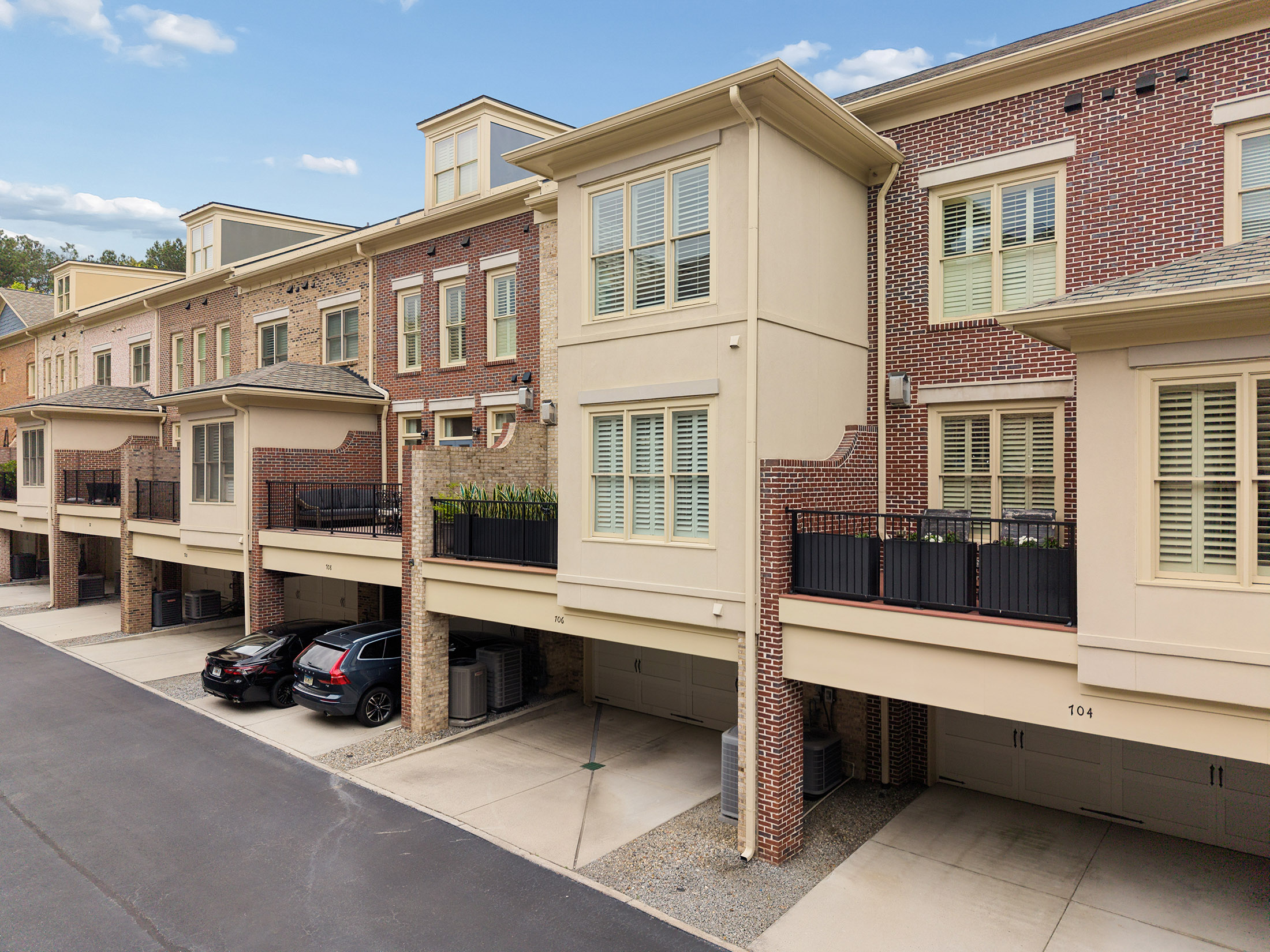  Exceptional Townhome Offers a Resort-like Lifestyle - 物件實景