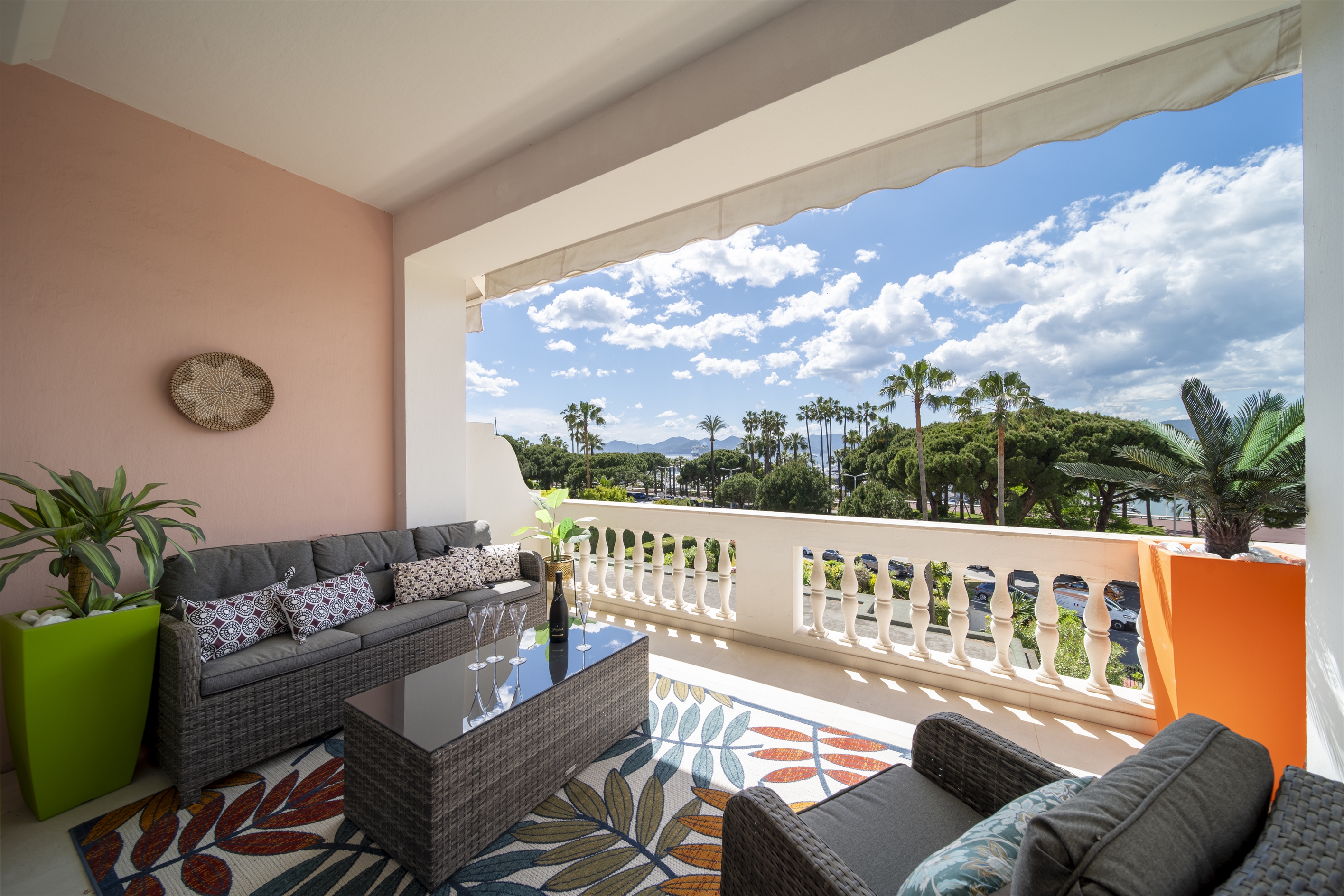  Recently renovated 3-bedroom apartment on the Croisette in Cannes, terrace and … - 物件實景