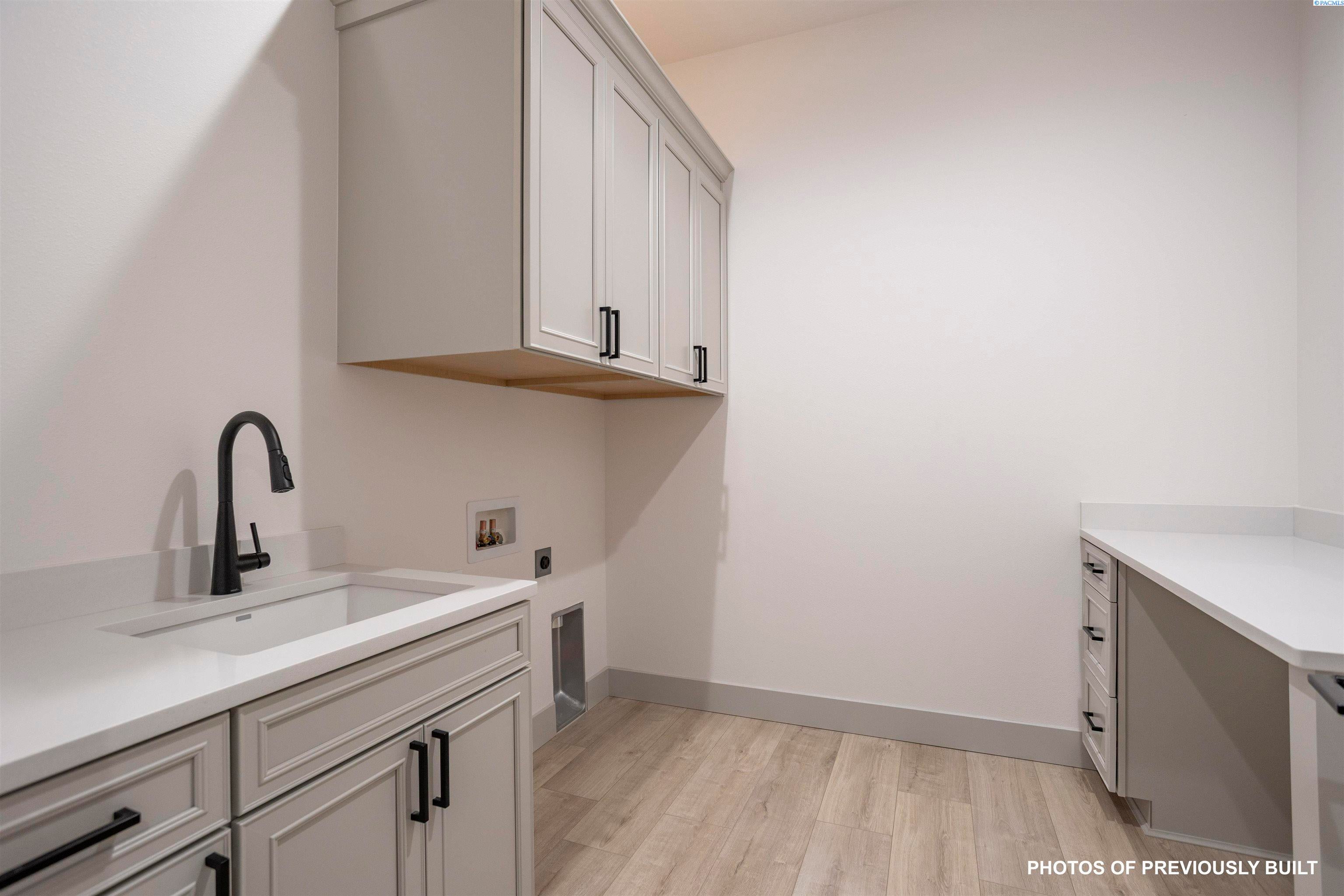 Kennewick, Washington, 99338, United States, 4 Bedrooms Bedrooms, ,3 BathroomsBathrooms,Residential,For Sale,1835478