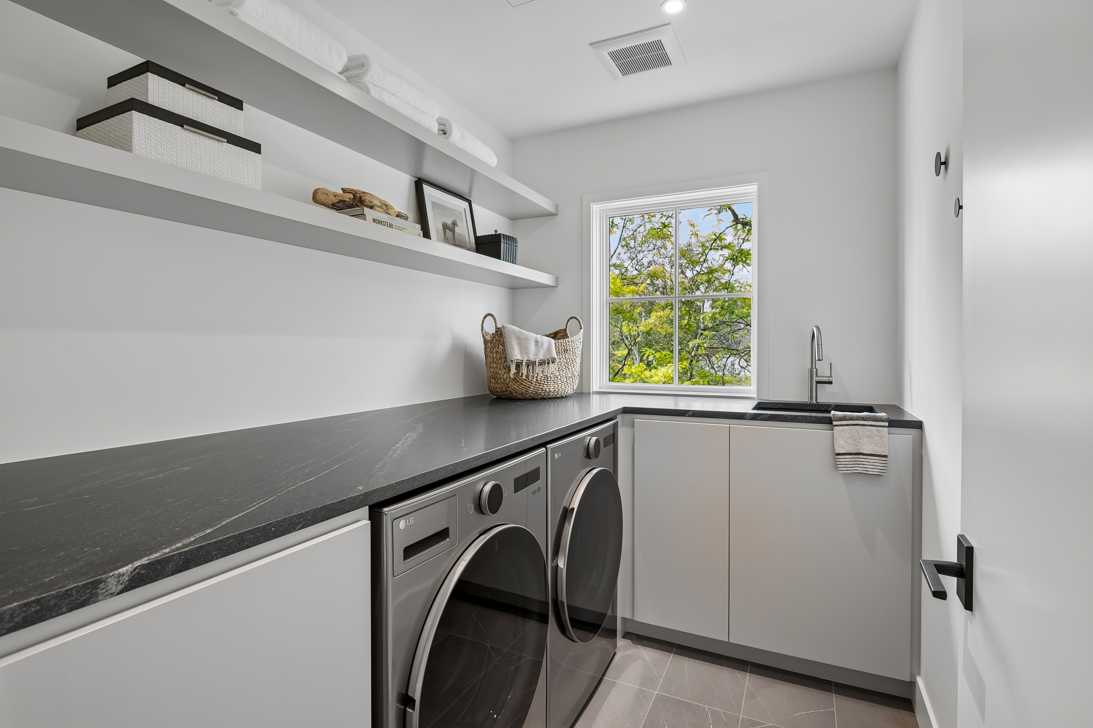  Timeless Luxury Meets Modern Design in Edina - 物件實景