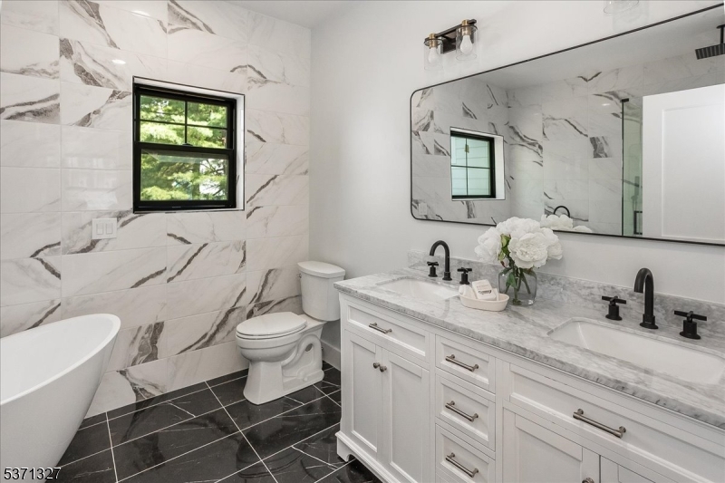 Chatham Boro, New Jersey, 07928, United States, 5 Bedrooms Bedrooms, ,6 BathroomsBathrooms,Residential,For Sale,2002999