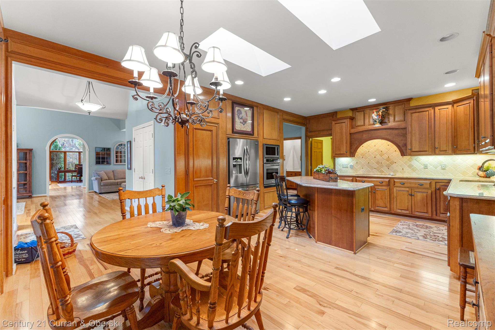 Shelby Charter Township, Michigan, 48316, United States, 2 Bedrooms Bedrooms, ,4 BathroomsBathrooms,Residential,For Sale,1977088