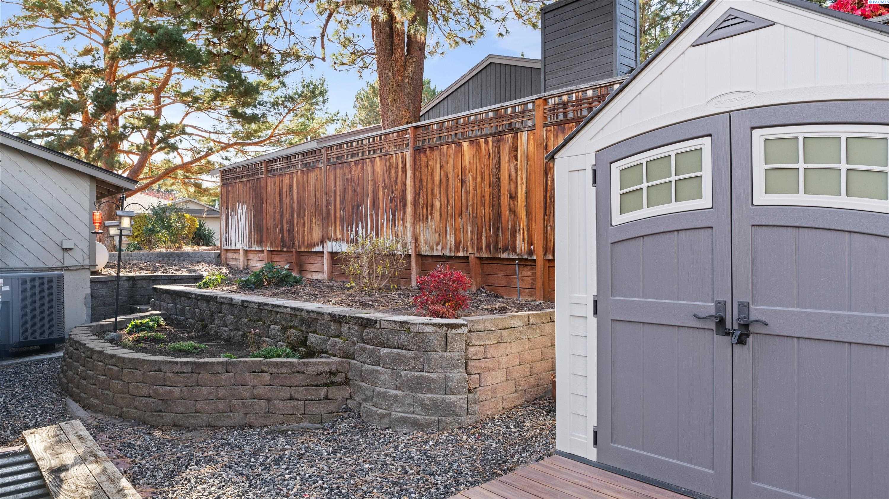 Richland, Washington, 99352, United States, 5 Bedrooms Bedrooms, ,1 BathroomBathrooms,Residential,For Sale,1991452