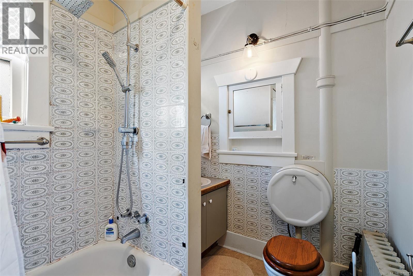 SIDNEY, British Columbia, V8L 2W2, CA, 5 Bedrooms Bedrooms, ,5 BathroomsBathrooms,Residential,For Sale,1949538