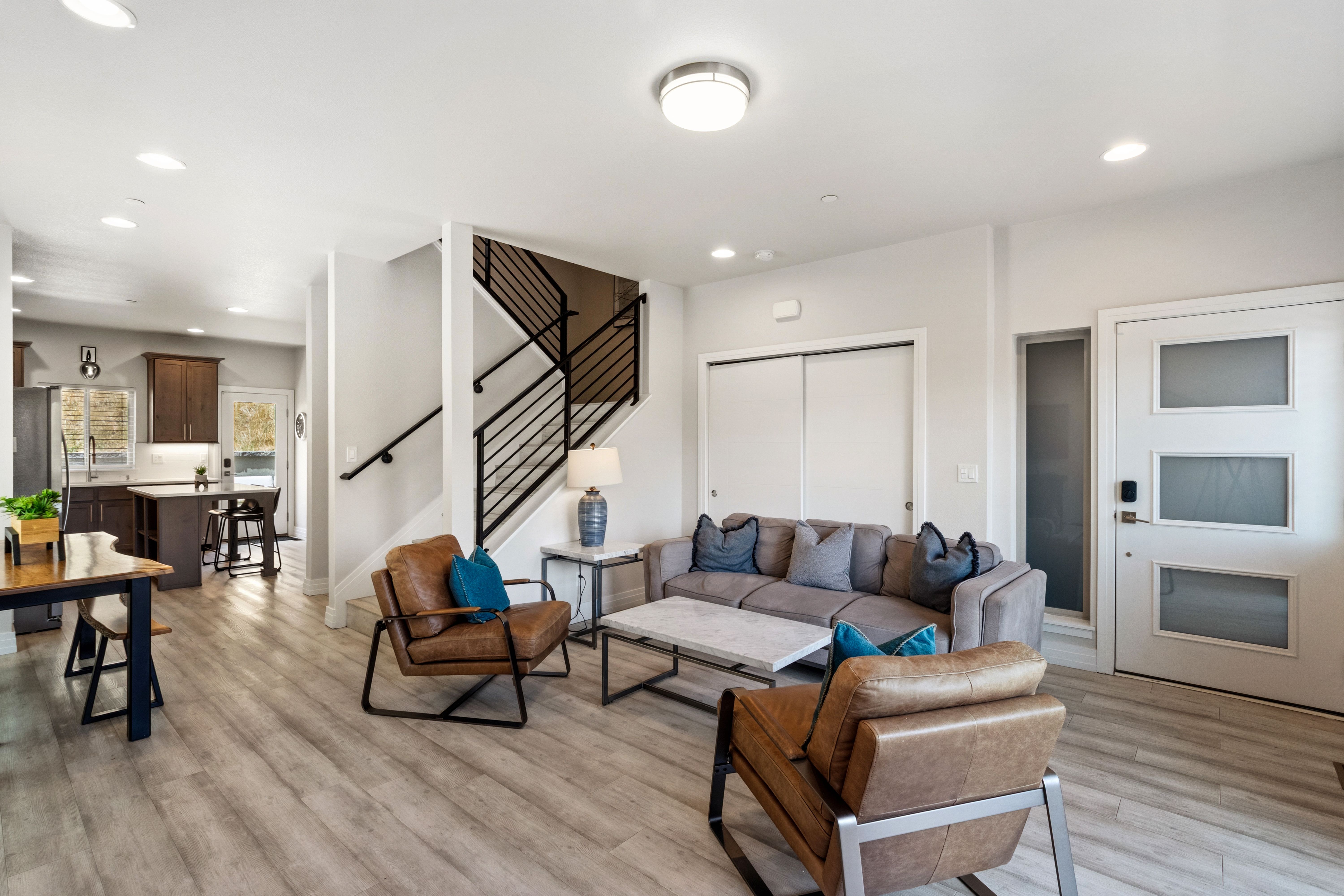  Furnished Modern Townhome - 物件實景