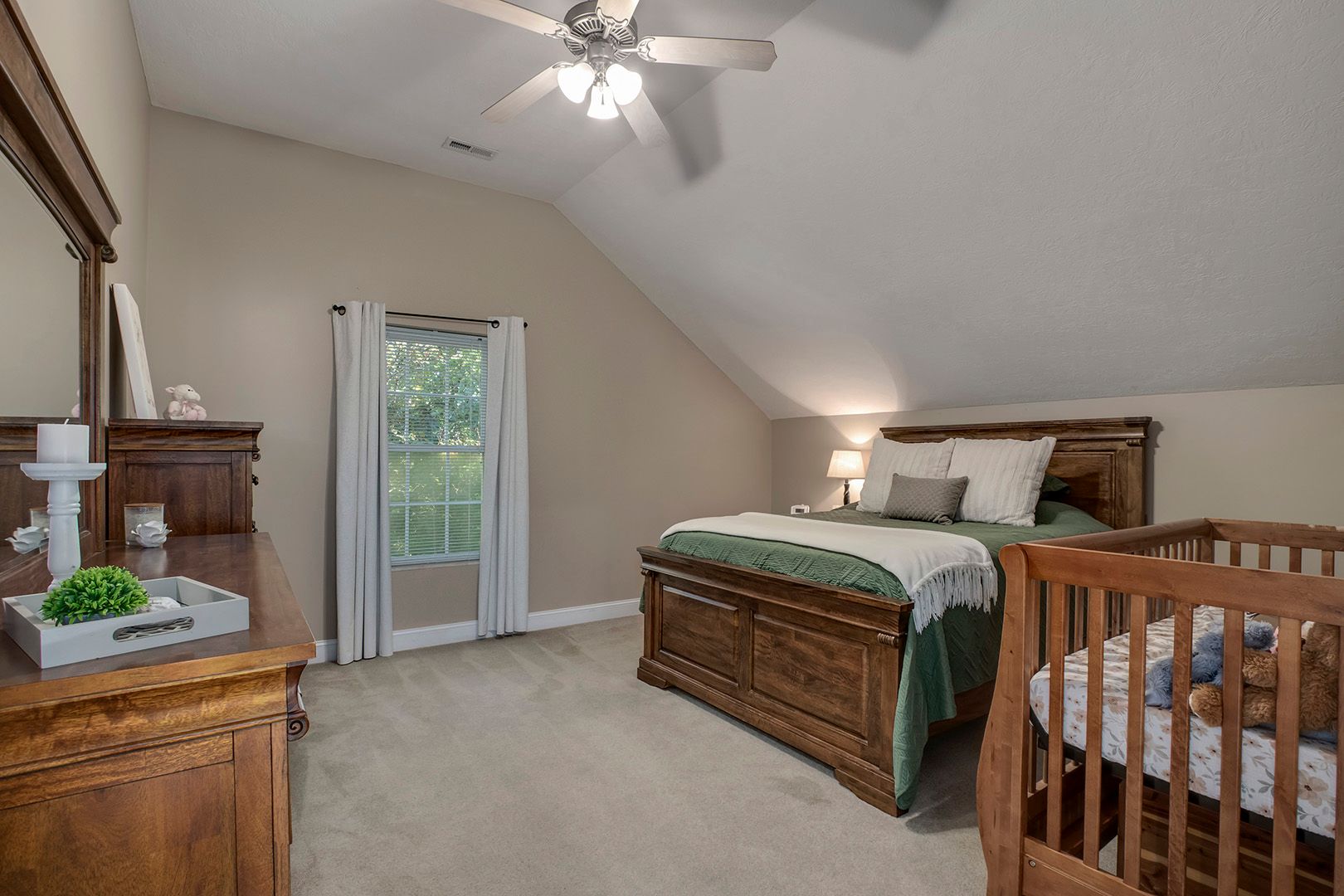 Kingston, Tennessee, 37763, United States, 5 Bedrooms Bedrooms, ,5 BathroomsBathrooms,Residential,For Sale,2011404