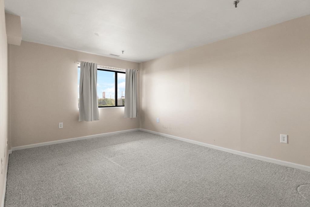 Medford, Massachusetts, 02155, United States, 2 Bedrooms Bedrooms, ,2 BathroomsBathrooms,Residential,For Sale,1934966