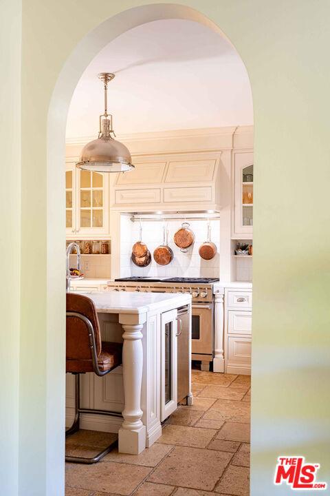 Los Angeles, California, 90004, United States, 4 Bedrooms Bedrooms, ,5 BathroomsBathrooms,Residential,For Sale,1989433