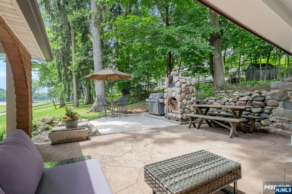 Ramsey, New Jersey, 07446, United States, 6 Bedrooms Bedrooms, ,5 BathroomsBathrooms,Residential,For Sale,1847263