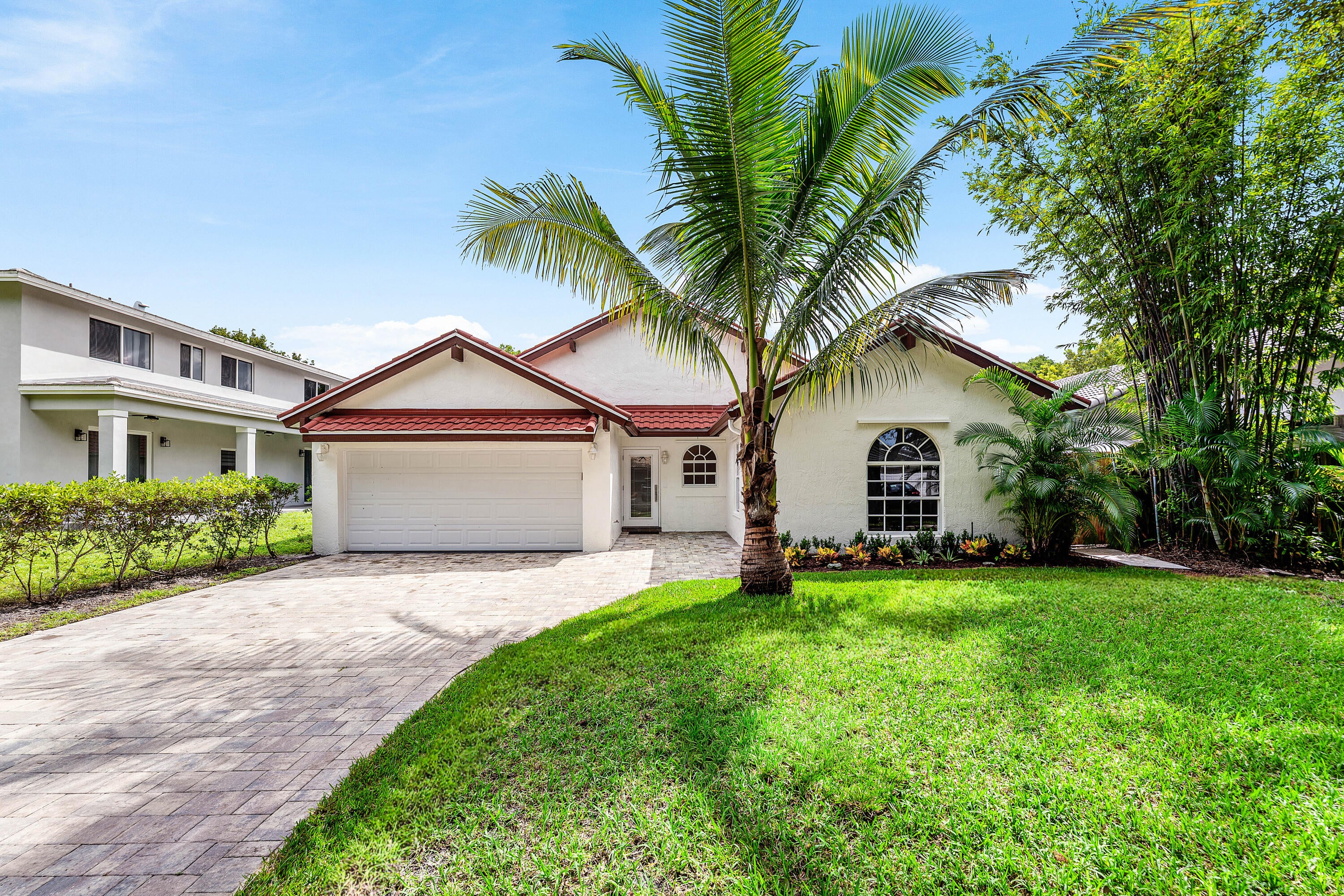 Quayside Dr, Hollywood, FL 33026