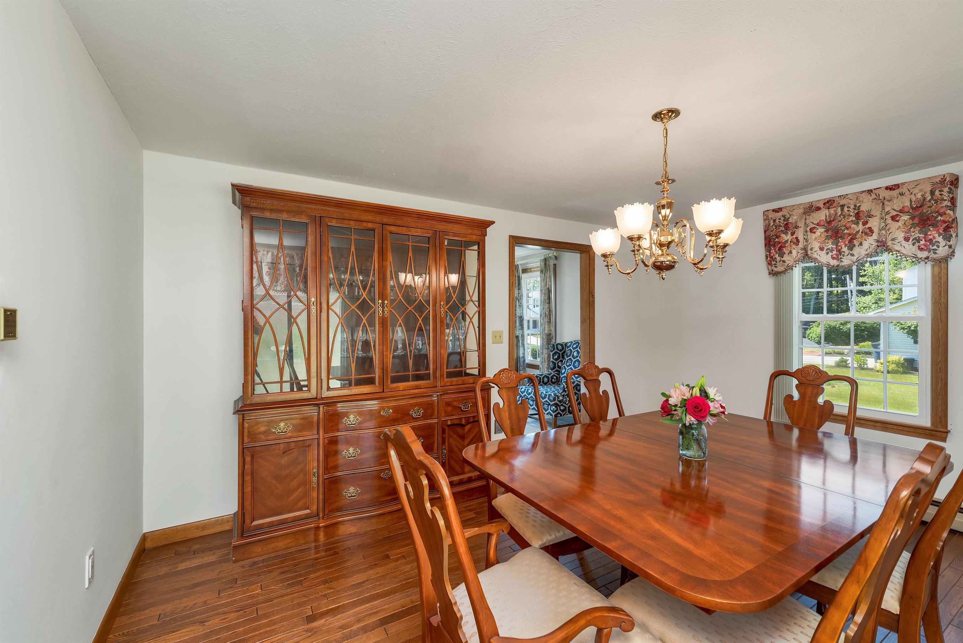 Nashua, New Hampshire, 03064, United States, 4 Bedrooms Bedrooms, ,3 BathroomsBathrooms,Residential,For Sale,1925395