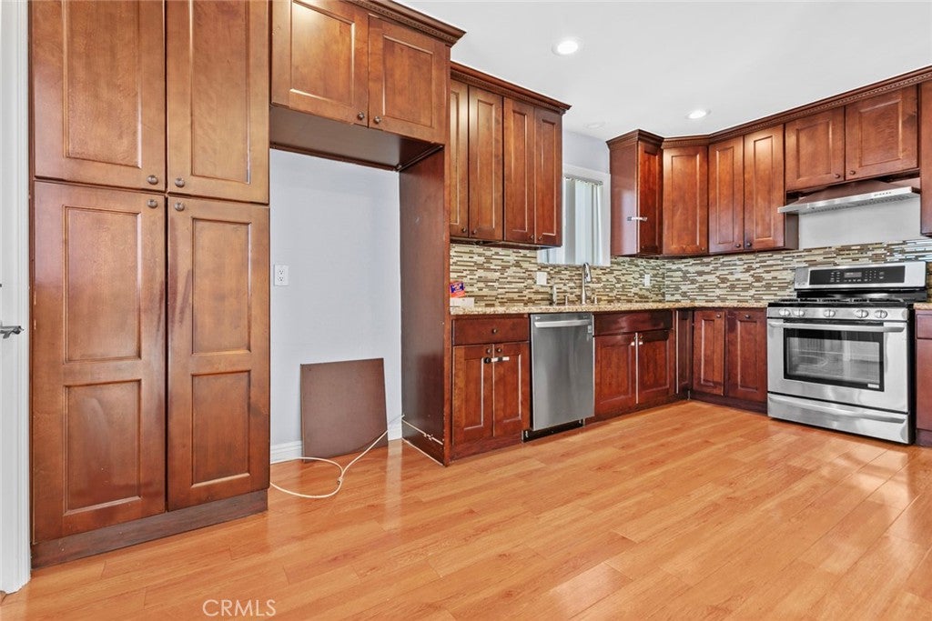 Sun Valley, California, 91352, United States, 5 Bedrooms Bedrooms, ,3 BathroomsBathrooms,Residential,For Sale,1987876