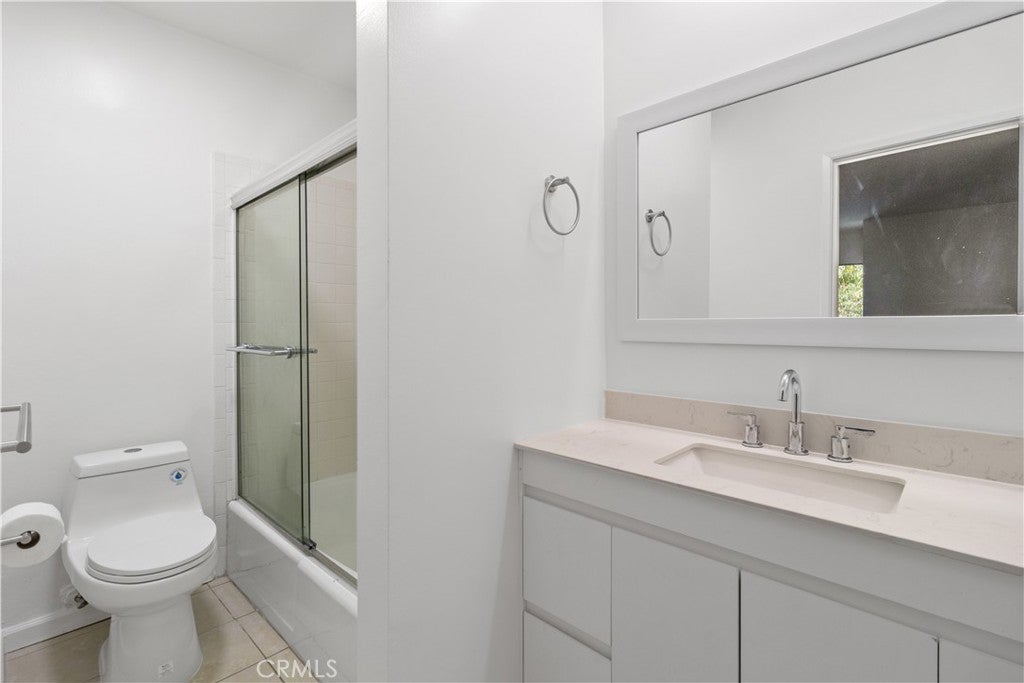 Sherman Oaks, California, 91411, United States, 2 Bedrooms Bedrooms, ,2 BathroomsBathrooms,Residential,For Sale,1847067