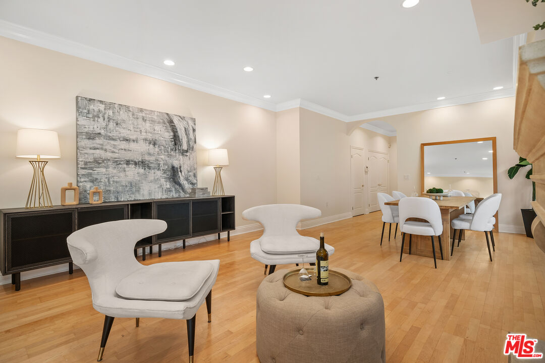 Los Angeles, California, 90049, United States, 3 Bedrooms Bedrooms, ,3 BathroomsBathrooms,Residential,For Sale,1876158