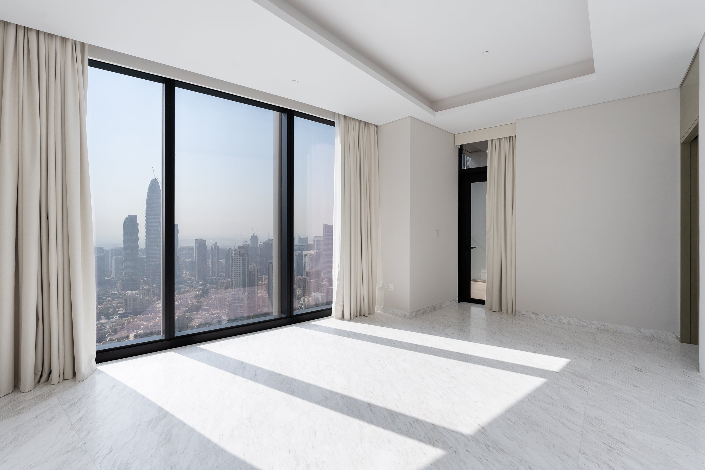  Half-Floor Penthouse in Downtown’s Opera District - 物件實景