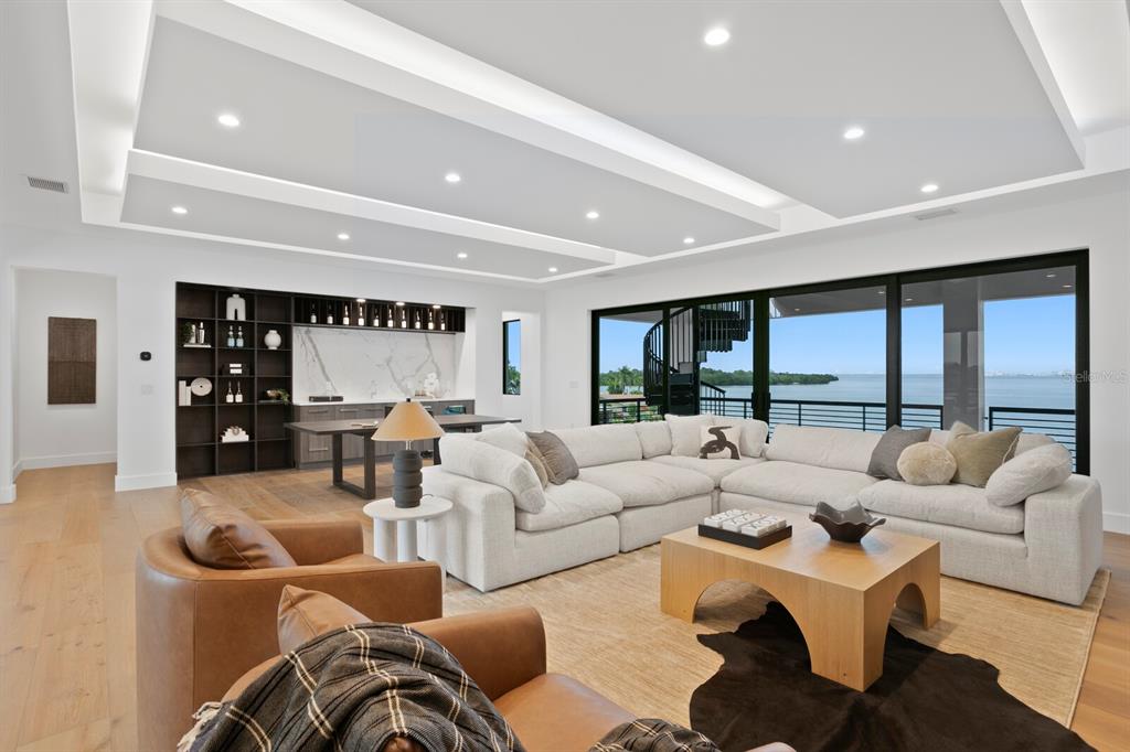 St Petersburg, Florida, 33703, United States, 5 Bedrooms Bedrooms, ,6 BathroomsBathrooms,Residential,For Sale,1856126