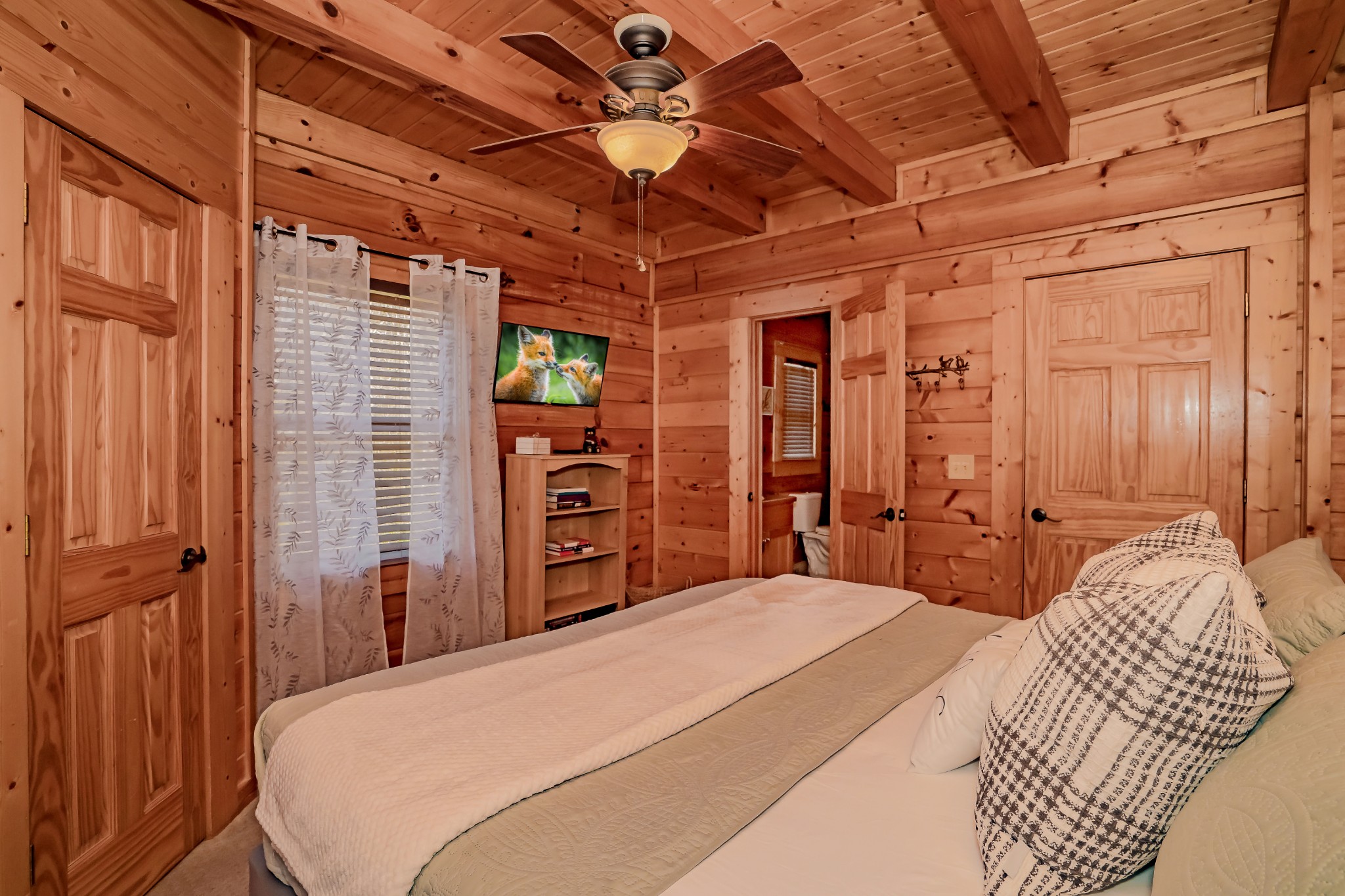 Pigeon Forge, Tennessee, 37863, United States, 2 Bedrooms Bedrooms, ,2 BathroomsBathrooms,Residential,For Sale,2009647