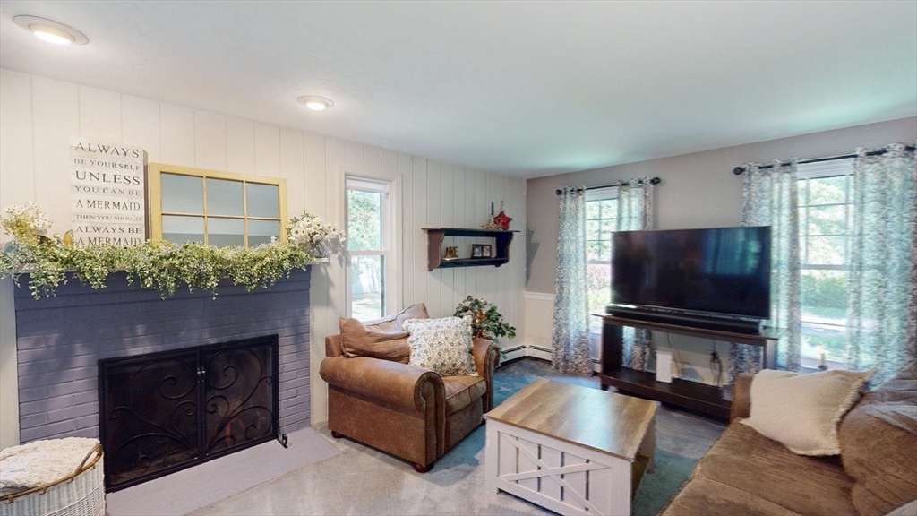 Franklin, Massachusetts, 02038, United States, 3 Bedrooms Bedrooms, ,2 BathroomsBathrooms,Residential,For Sale,1976390