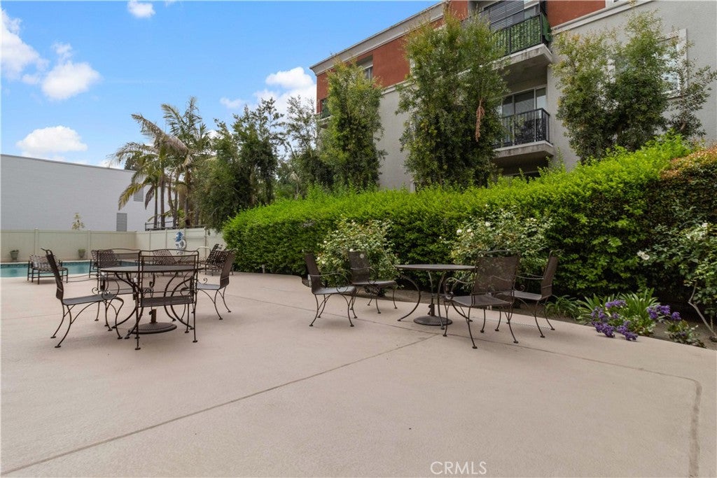 Sherman Oaks, California, 91411, United States, 2 Bedrooms Bedrooms, ,2 BathroomsBathrooms,Residential,For Sale,1847067