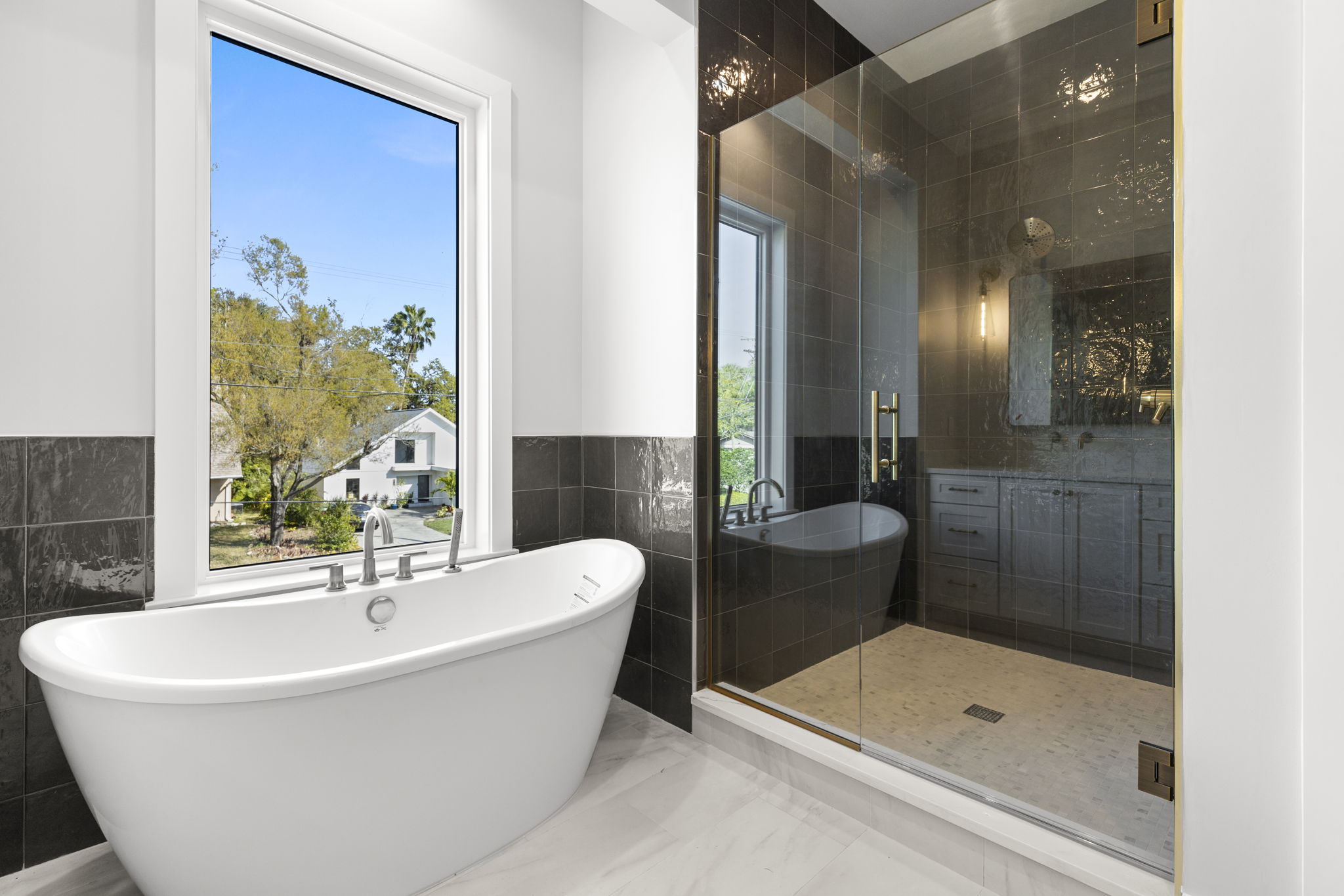 Tampa, Florida, 33609, United States, 3 Bedrooms Bedrooms, ,4 BathroomsBathrooms,Residential,For Sale,1900707