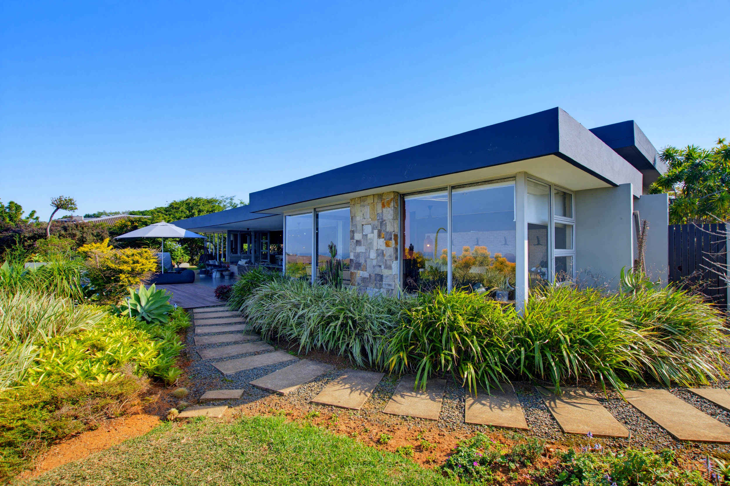  Contemporary Coastal Luxury with Panoramic Ocean Views in Brettenwood Estate - 物件實景