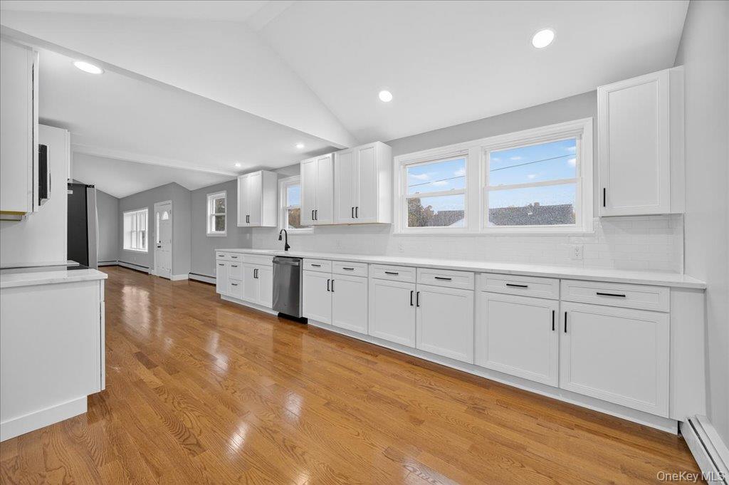 Saugerties, New York, 12477, United States, 4 Bedrooms Bedrooms, ,3 BathroomsBathrooms,Residential,For Sale,1986051