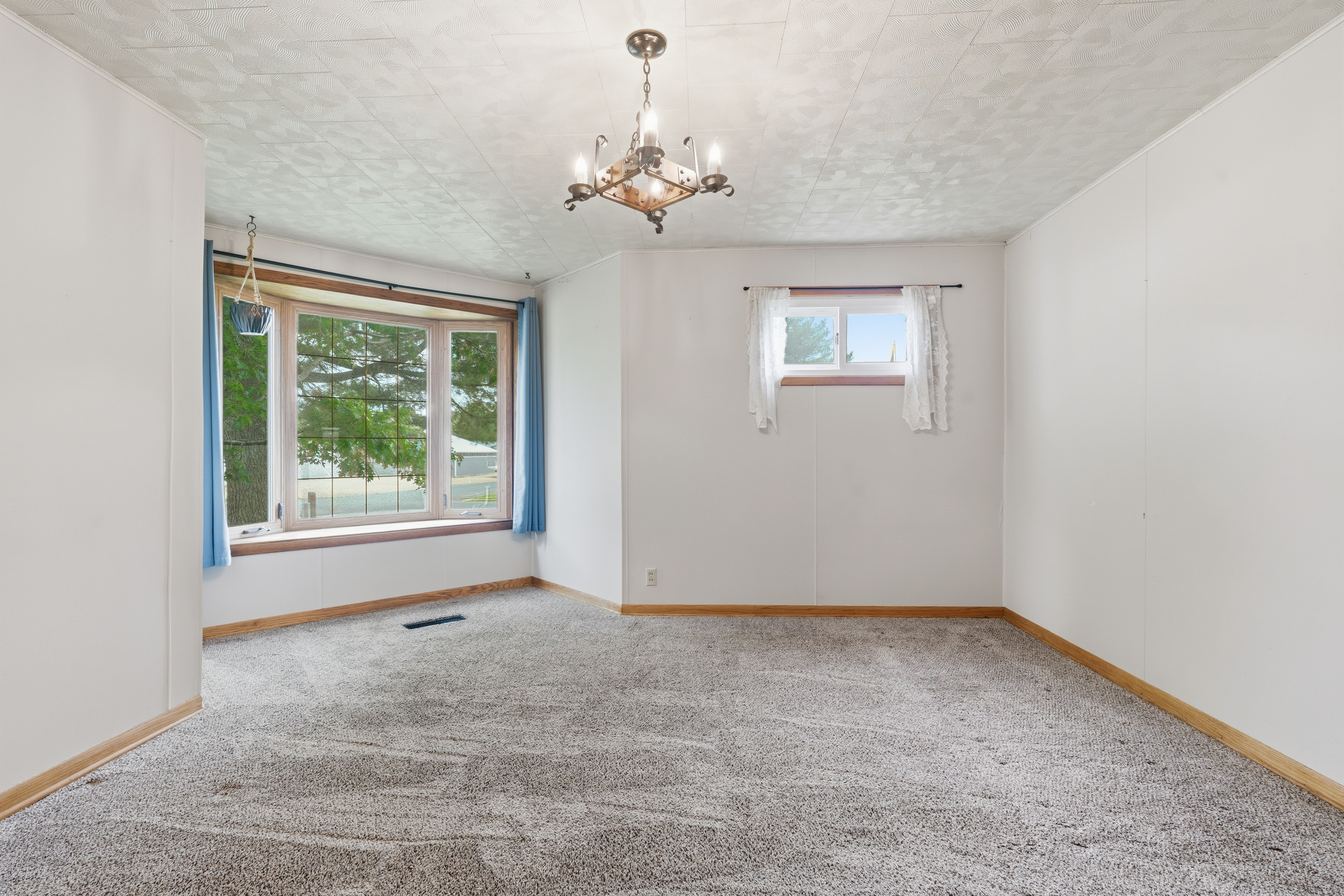  Charming Corner Lot Living in the Heart of Elgin - 物件實景