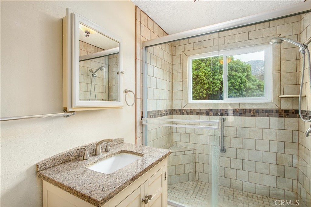 Lake Elsinore, California, 92530, United States, 3 Bedrooms Bedrooms, ,1 BathroomBathrooms,Residential,For Sale,1943552