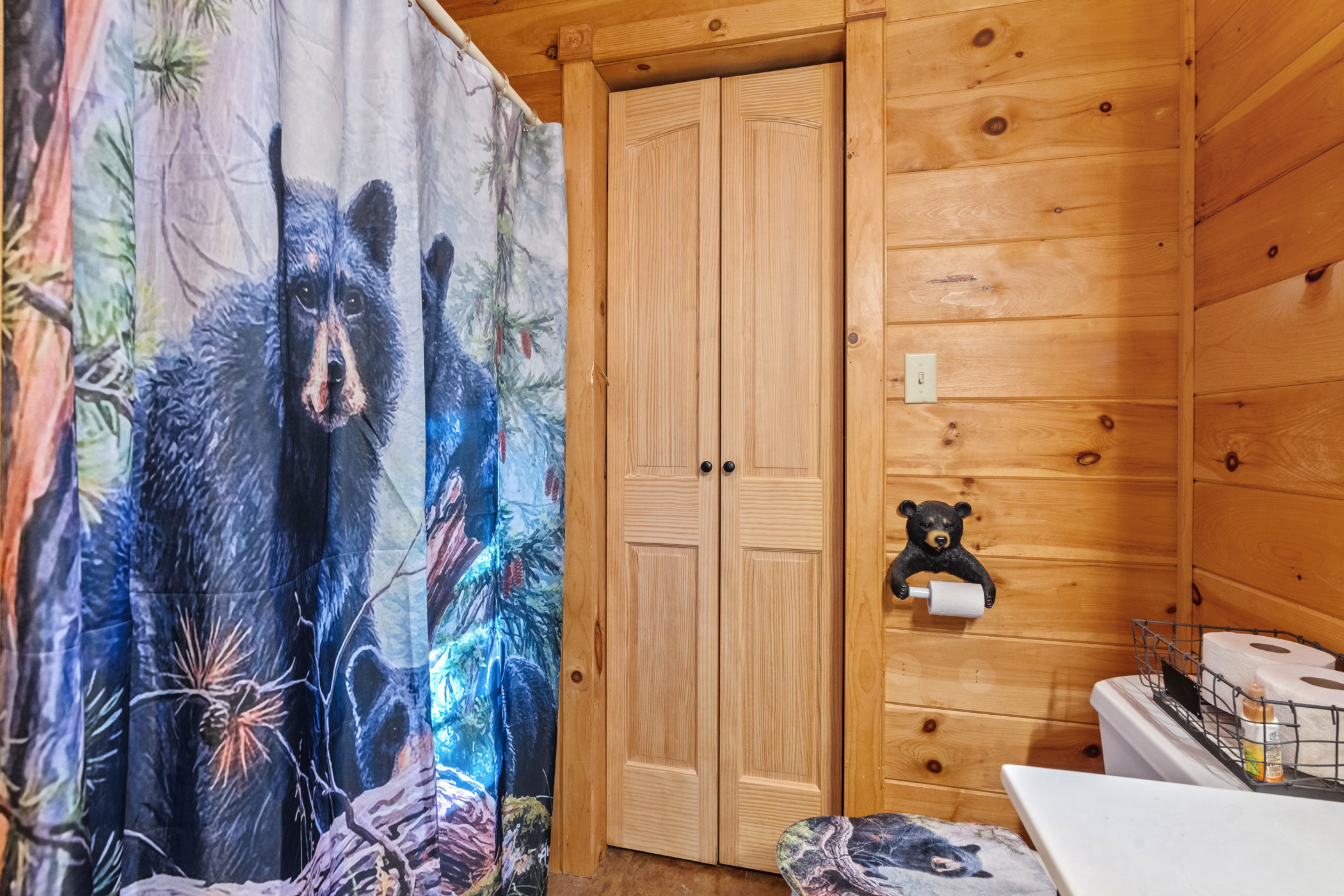 Sevierville, Tennessee, 37876, United States, 2 Bedrooms Bedrooms, ,4 BathroomsBathrooms,Residential,For Sale,1988602