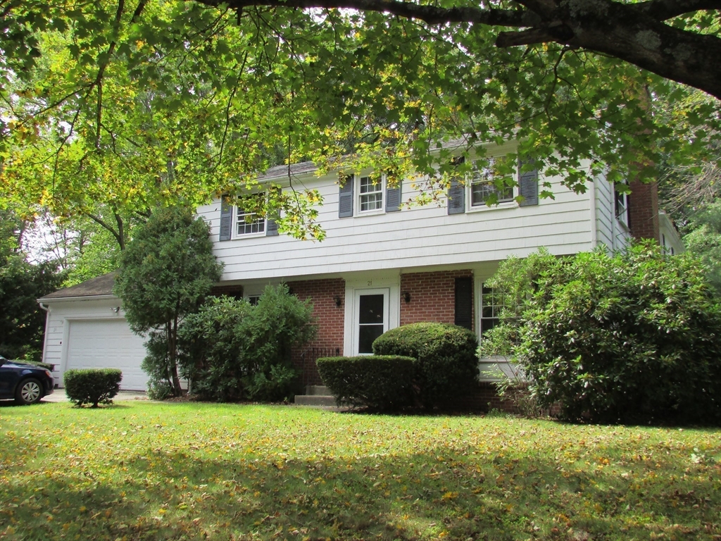 Attleboro, Massachusetts, 02703, United States, 4 Bedrooms Bedrooms, ,4 BathroomsBathrooms,Residential,For Sale,1974370