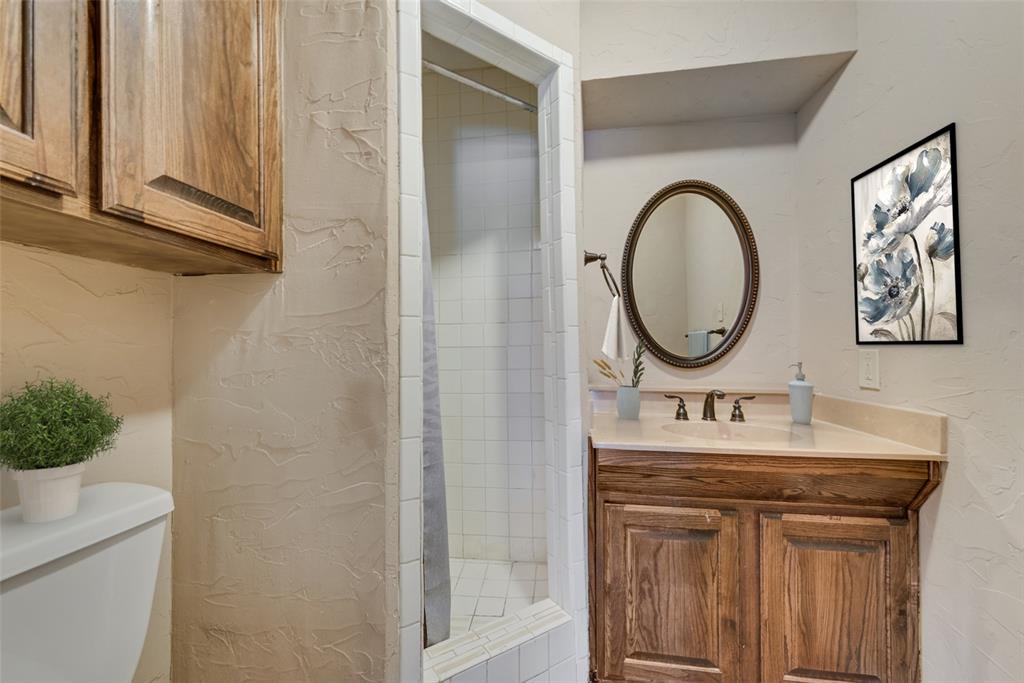 Kaufman, Texas, 75142, United States, 5 Bedrooms Bedrooms, ,3 BathroomsBathrooms,Residential,For Sale,1901680