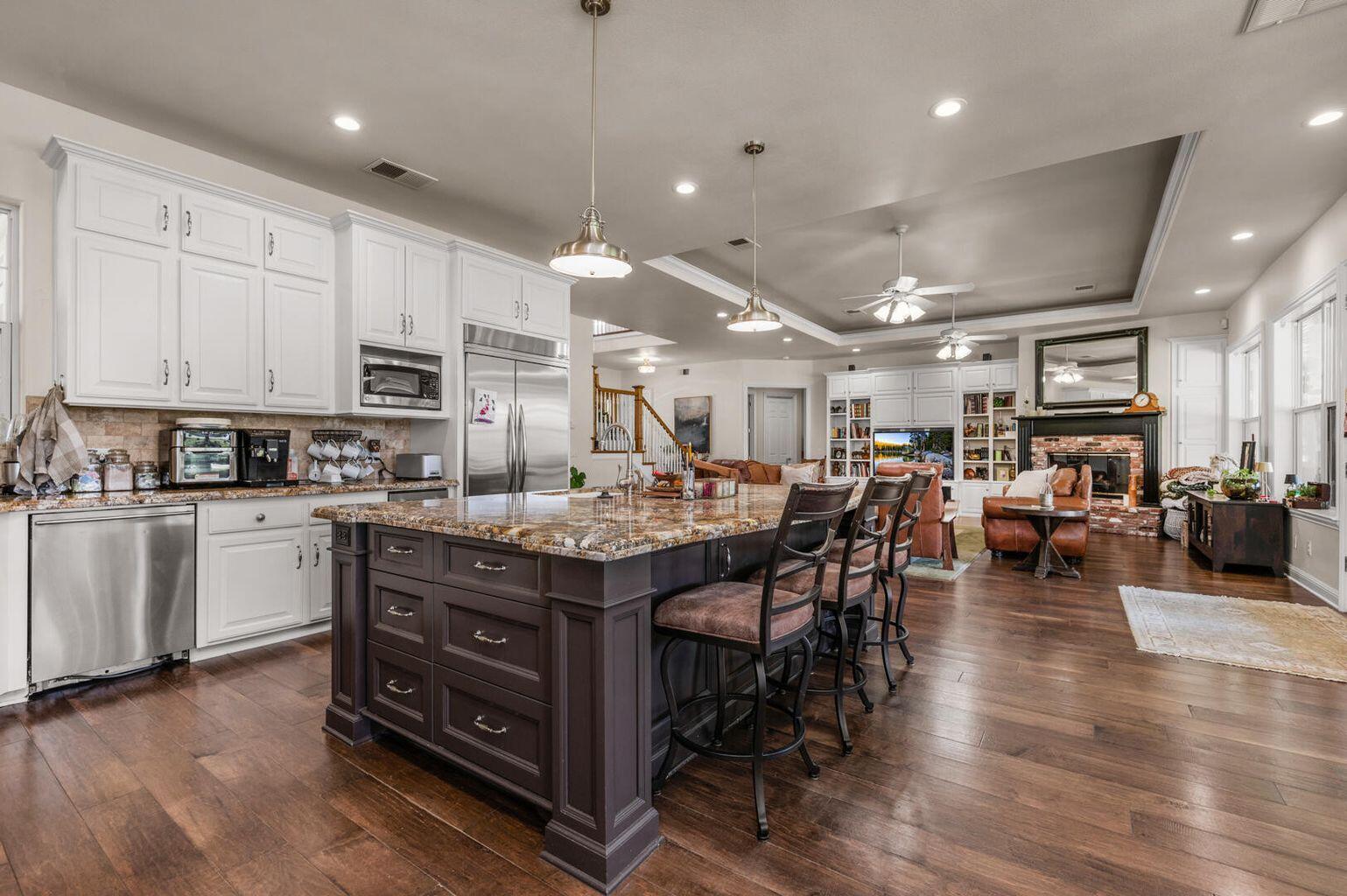 Exeter, California, 93221, United States, 4 Bedrooms Bedrooms, ,5 BathroomsBathrooms,Residential,For Sale,1981903