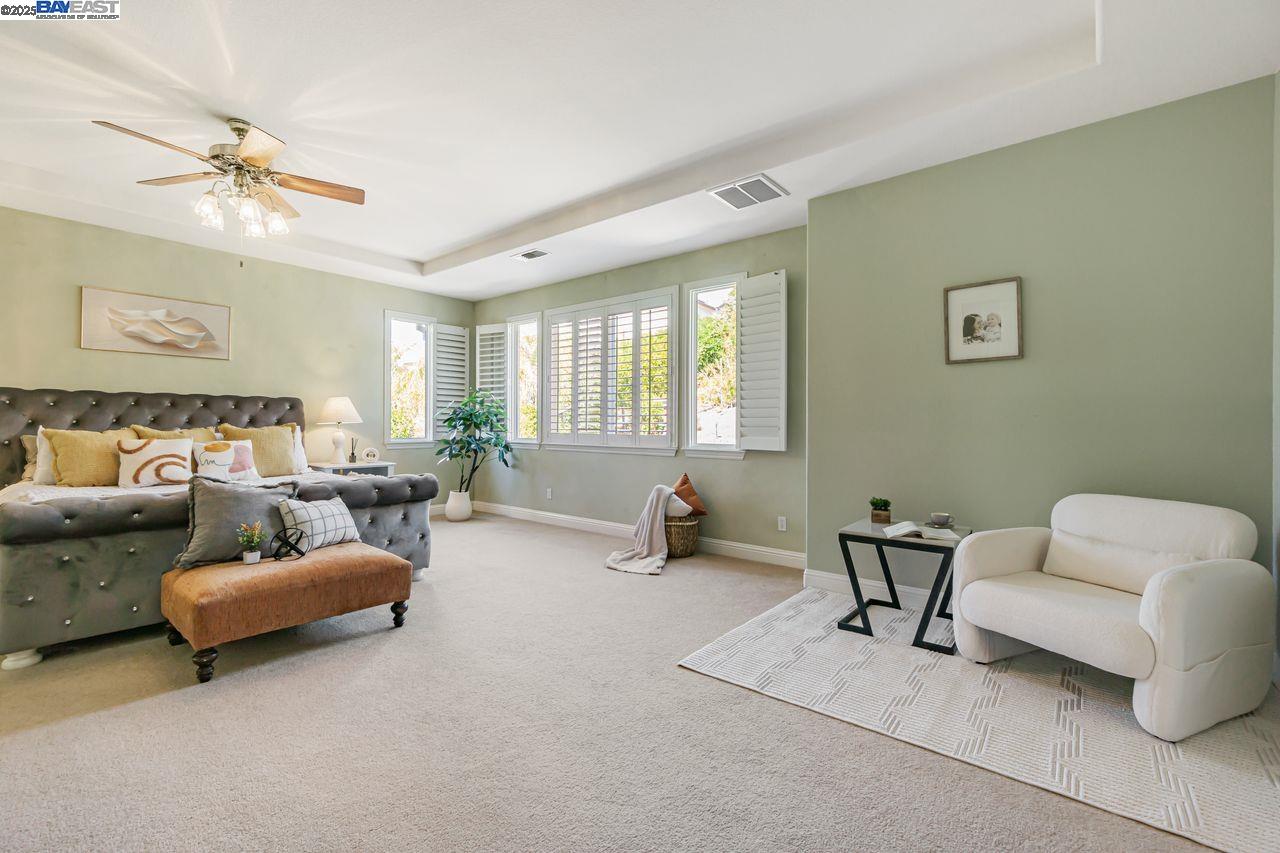 Concord, California, 94521, United States, 5 Bedrooms Bedrooms, ,3 BathroomsBathrooms,Residential,For Sale,1989306