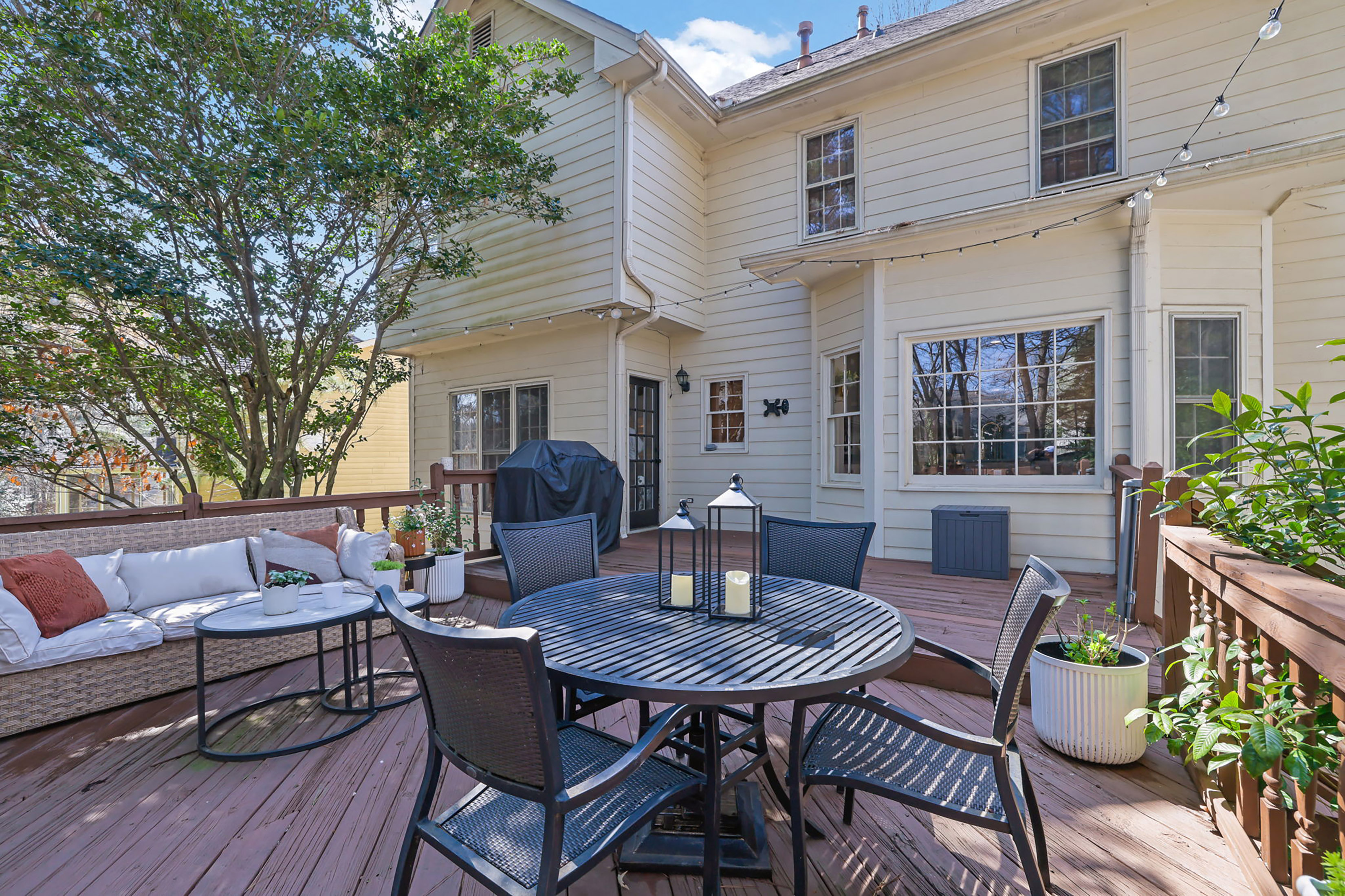  Beautifully Maintained Home Nestled Within a Quiet and Established Community - 物件實景