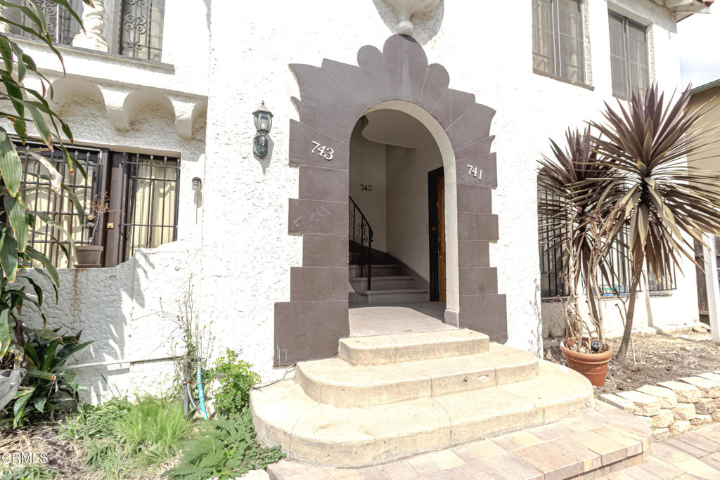 Los Angeles, California, 90036, United States, ,Residential,For Sale,1730001