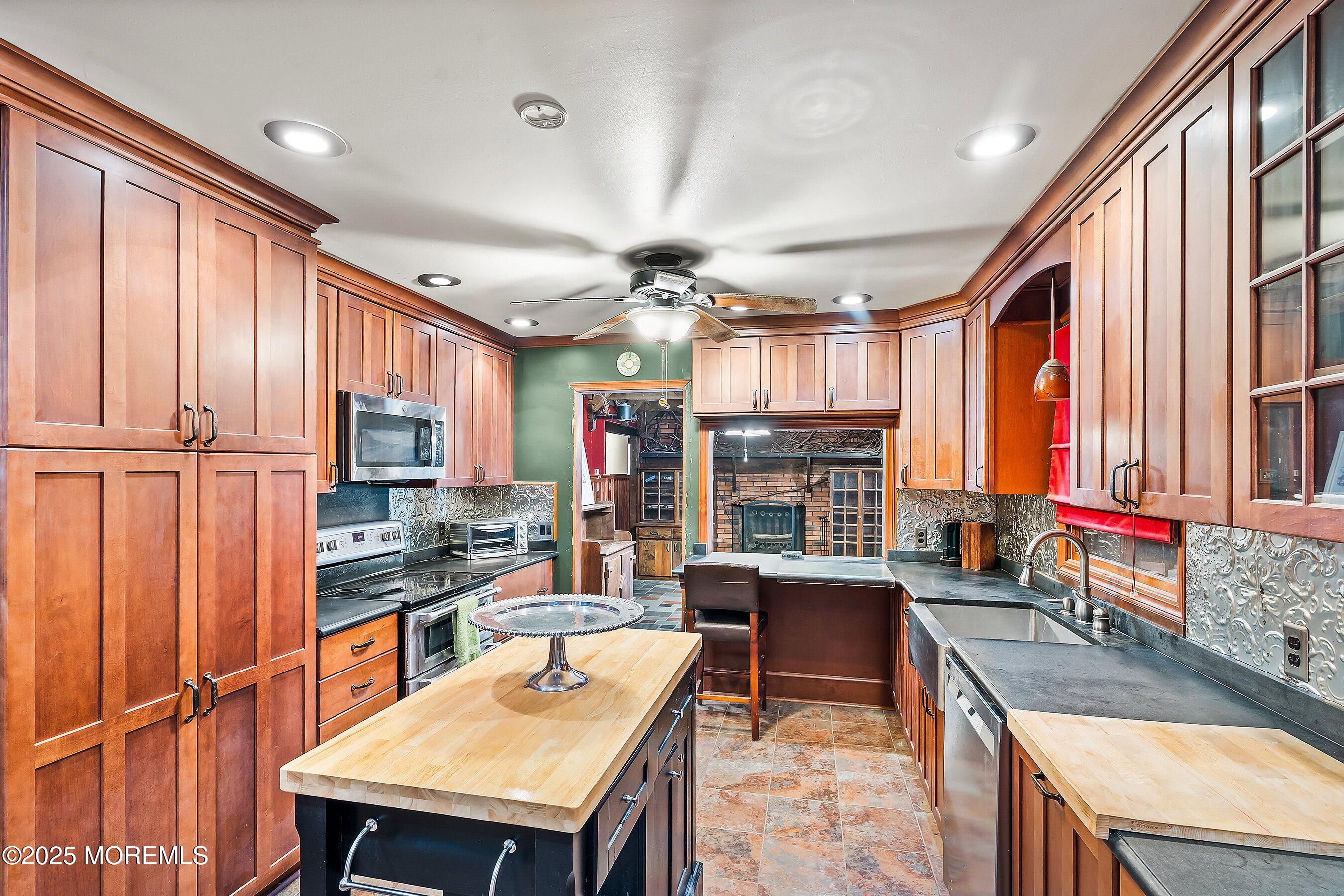 Howell, New Jersey, 07731, United States, 3 Bedrooms Bedrooms, ,2 BathroomsBathrooms,Residential,For Sale,1984624