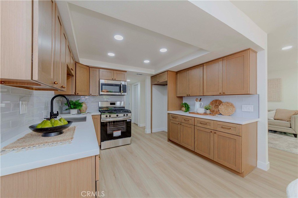 Fullerton, California, 92833, United States, 2 Bedrooms Bedrooms, ,3 BathroomsBathrooms,Residential,For Sale,1890982