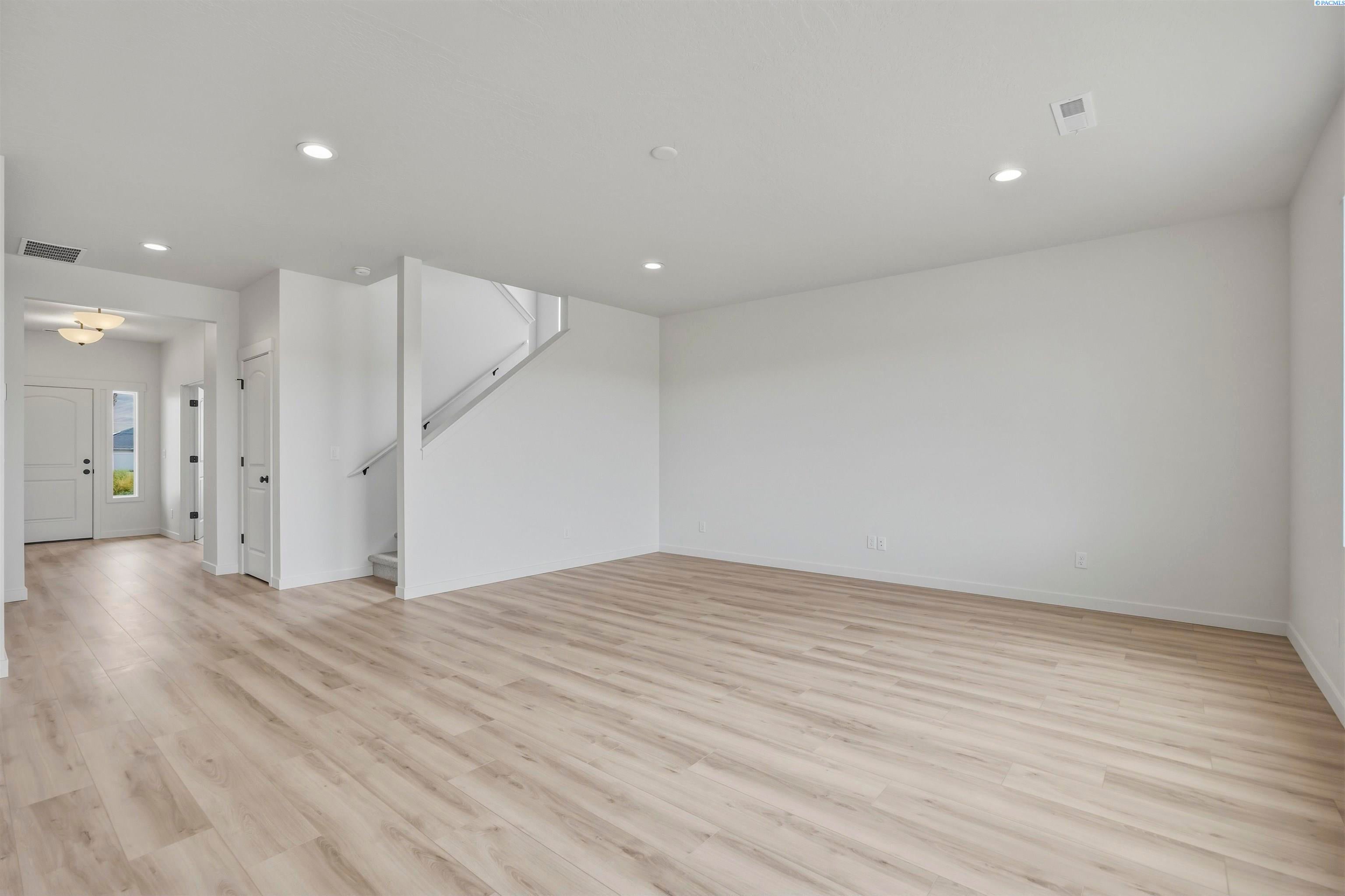 Prosser, Washington, 99350, United States, 5 Bedrooms Bedrooms, ,3 BathroomsBathrooms,Residential,For Sale,2028032