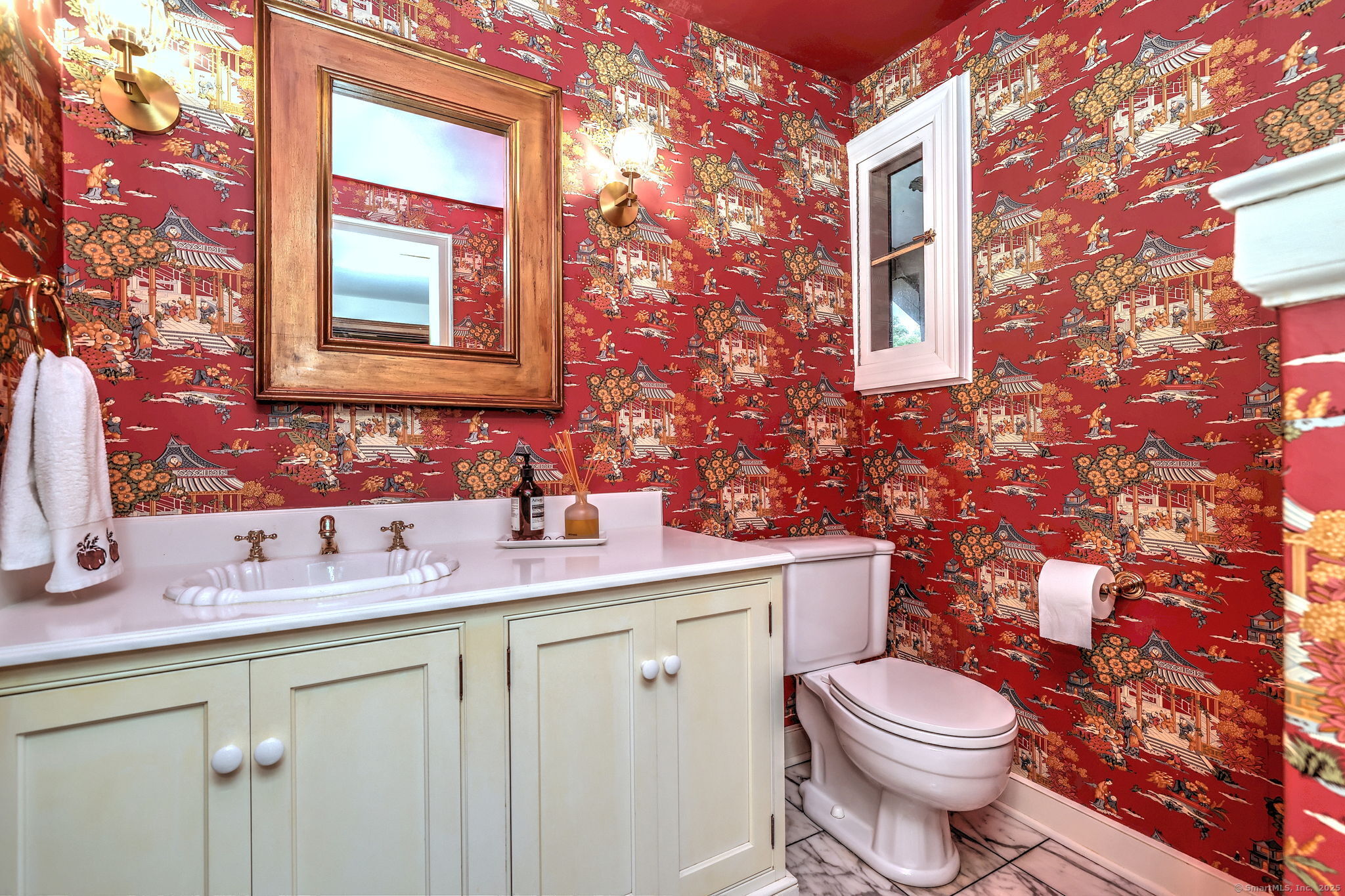 Hamden, Connecticut, 06517, United States, 5 Bedrooms Bedrooms, ,4 BathroomsBathrooms,Residential,For Sale,1924978